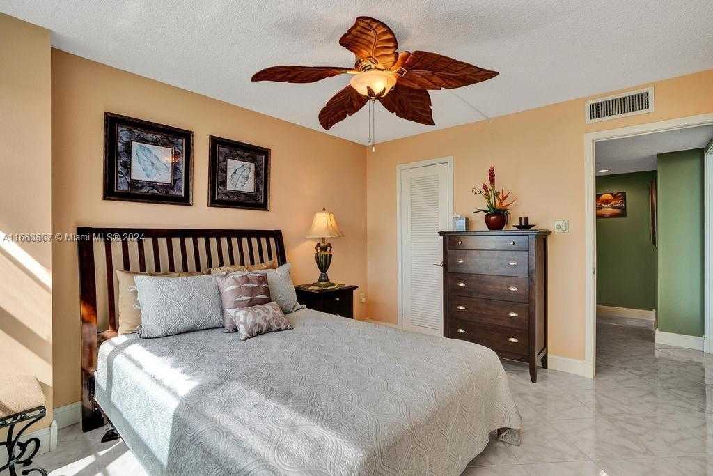 Small Image of 18011 BISCAYNE BLVD #1705, Aventura Number 30