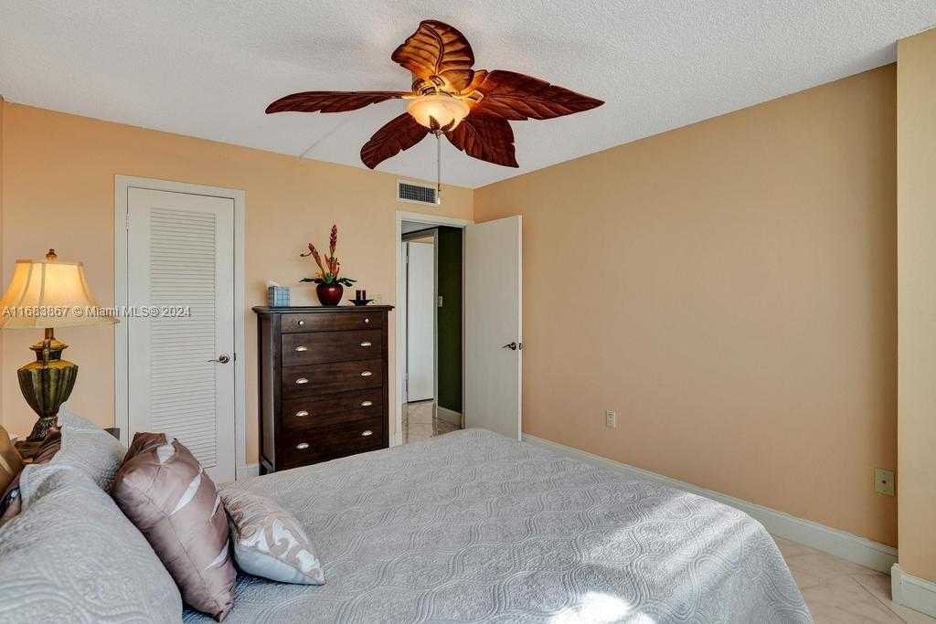 Small Image of 18011 BISCAYNE BLVD #1705, Aventura Number 31