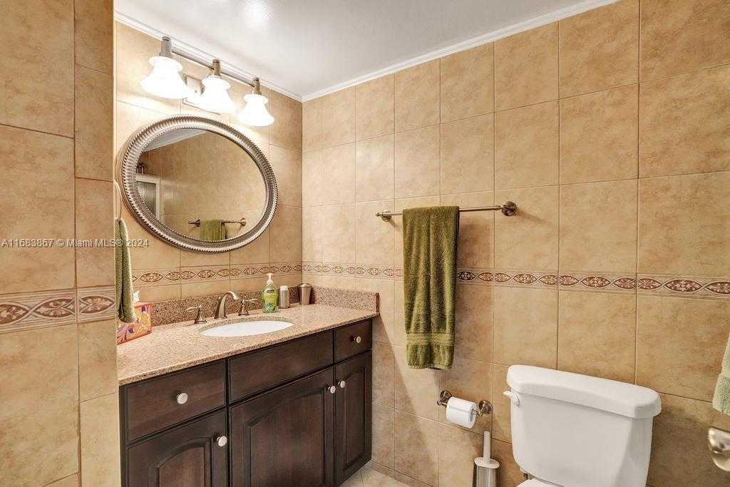 Small Image of 18011 BISCAYNE BLVD #1705, Aventura Number 32