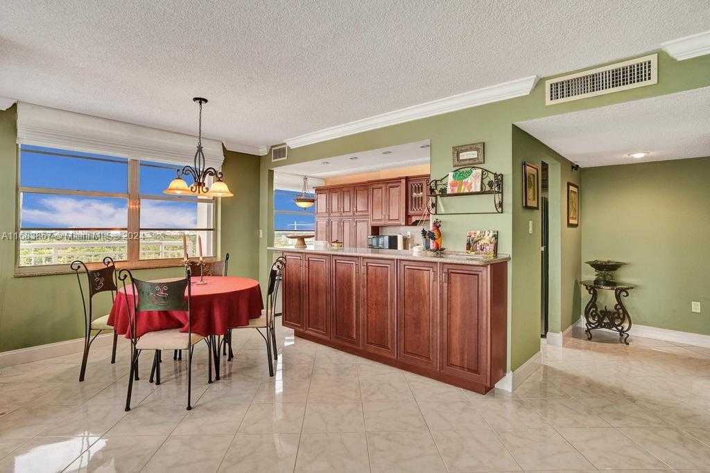Small Image of 18011 BISCAYNE BLVD #1705, Aventura Number 8