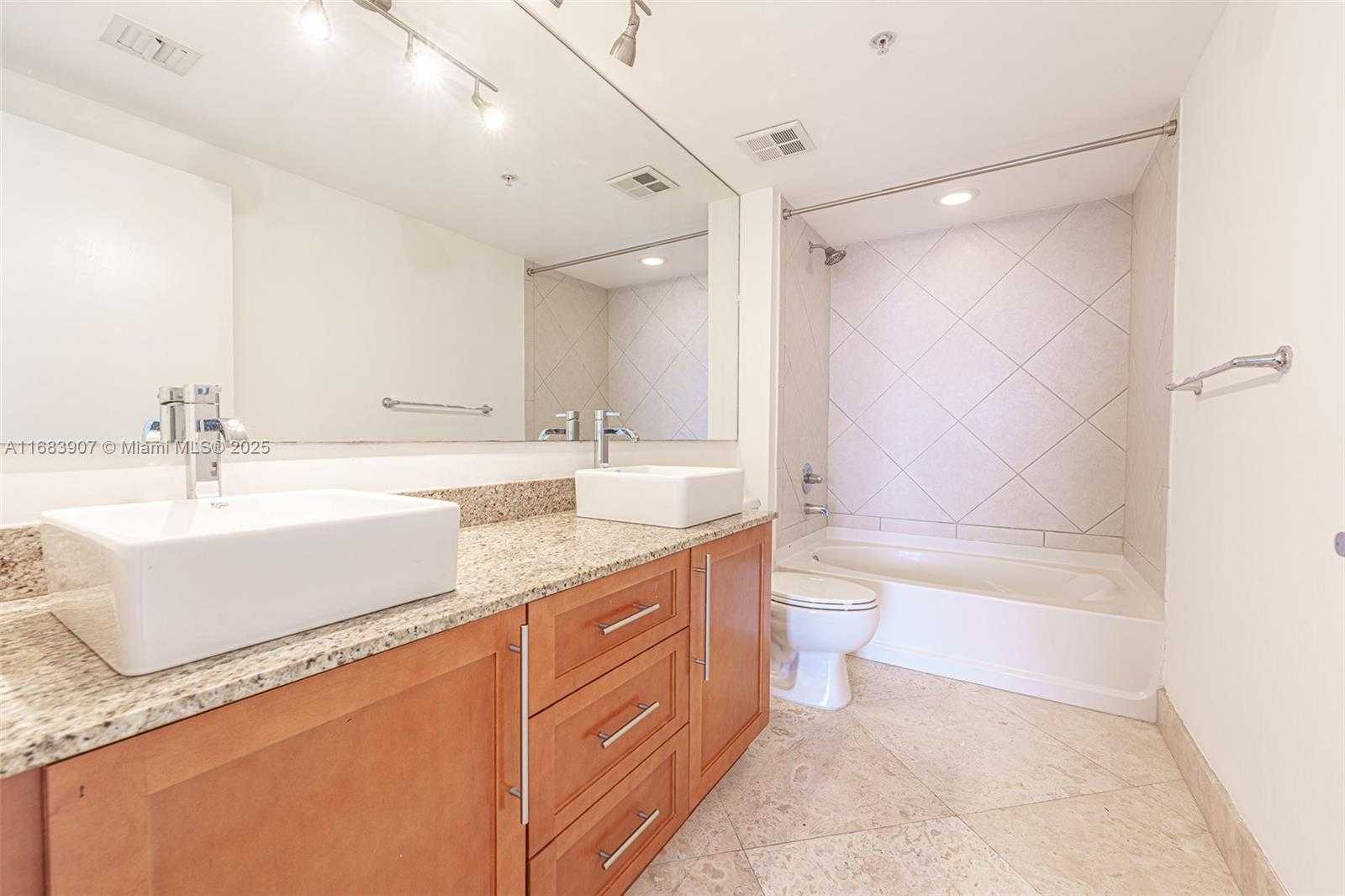 Small Image of 335 SOUTH BISCAYNE BLVD #2009, Miami Number 27