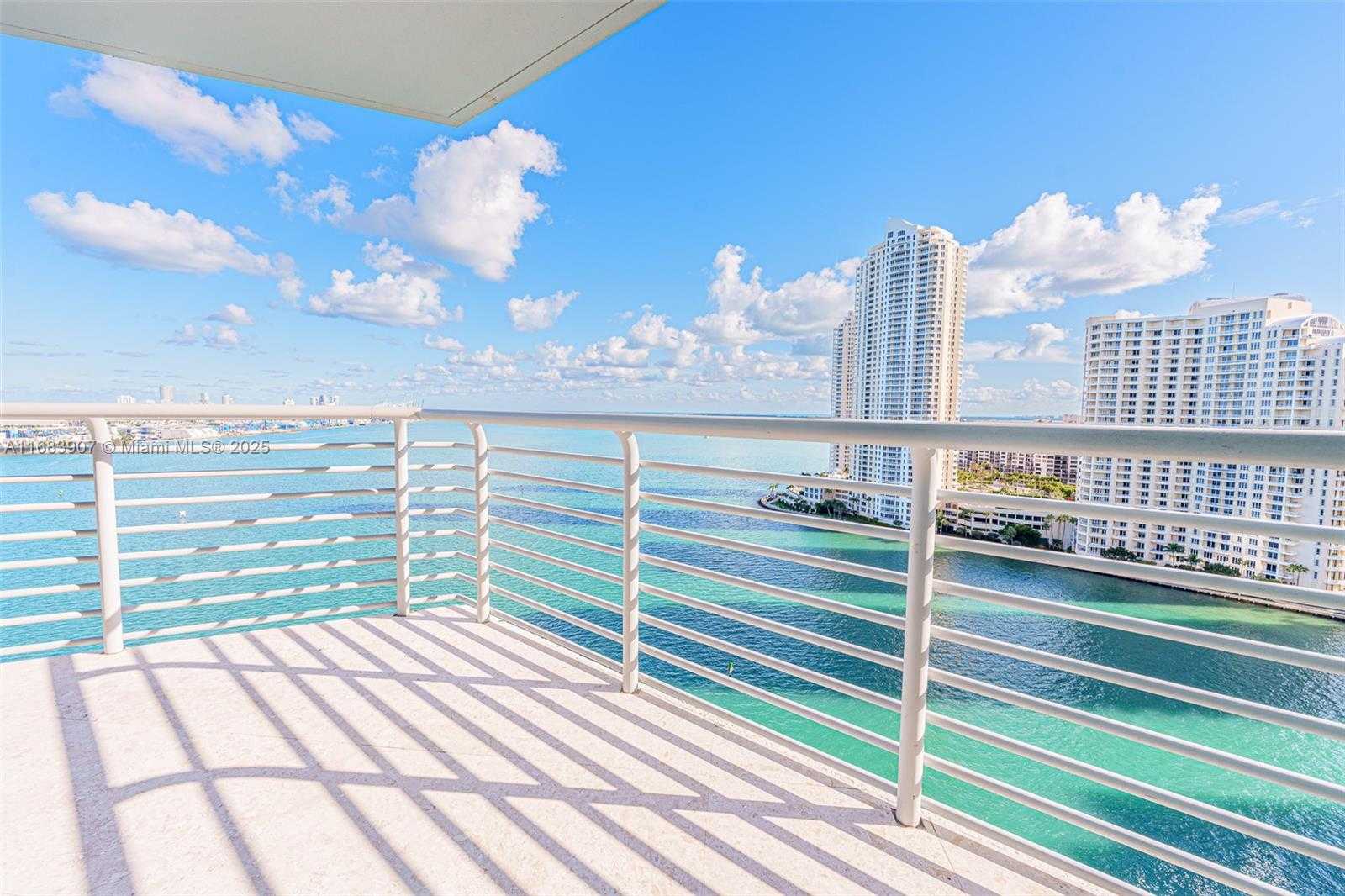 Small Image of 335 SOUTH BISCAYNE BLVD #2009, Miami Number 3
