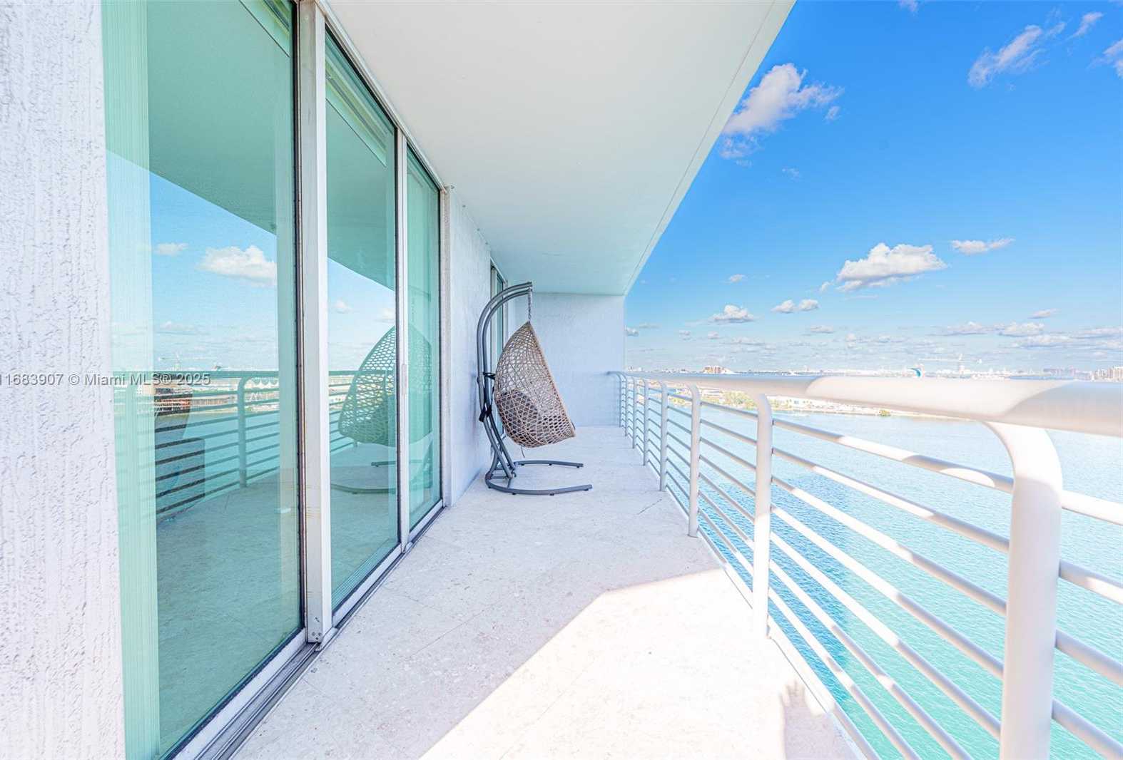 Small Image of 335 SOUTH BISCAYNE BLVD #2009, Miami Number 4