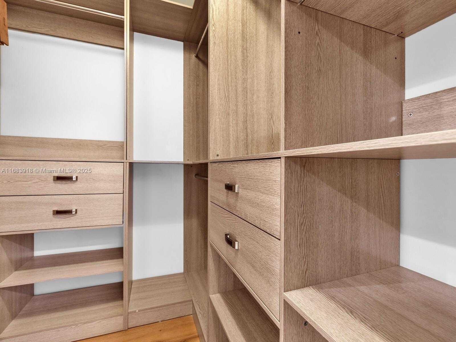 Small Image of 1330 WEST AVE #1511, Miami Beach Number 13