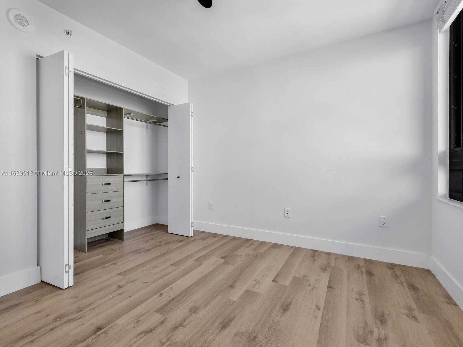 Small Image of 1330 WEST AVE #1511, Miami Beach Number 16