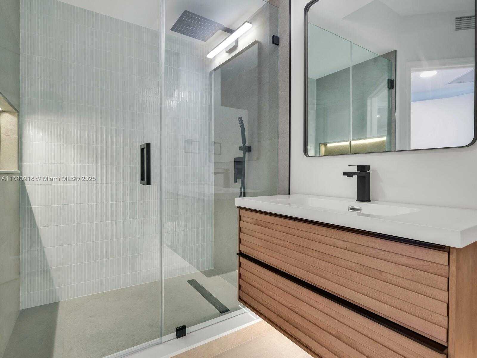 Small Image of 1330 WEST AVE #1511, Miami Beach Number 24