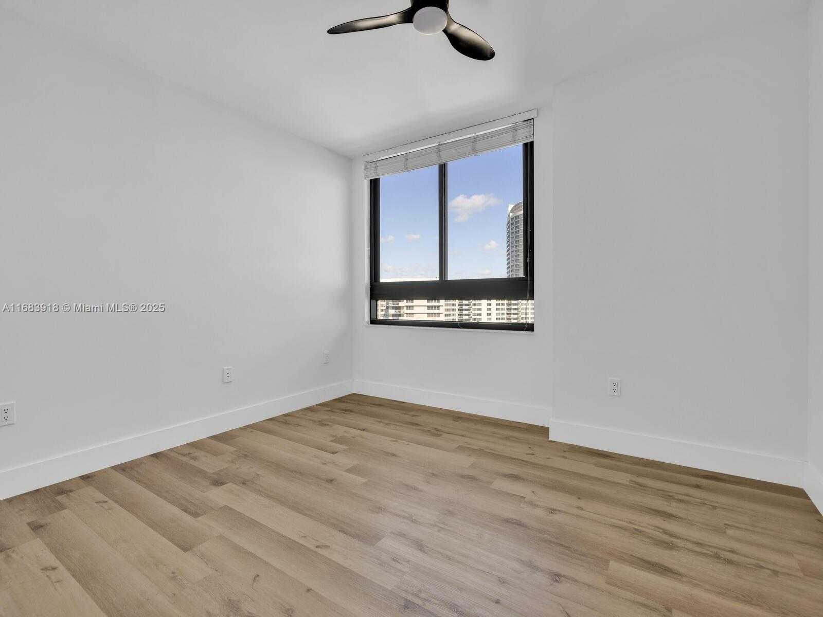 Small Image of 1330 WEST AVE #1511, Miami Beach Number 26