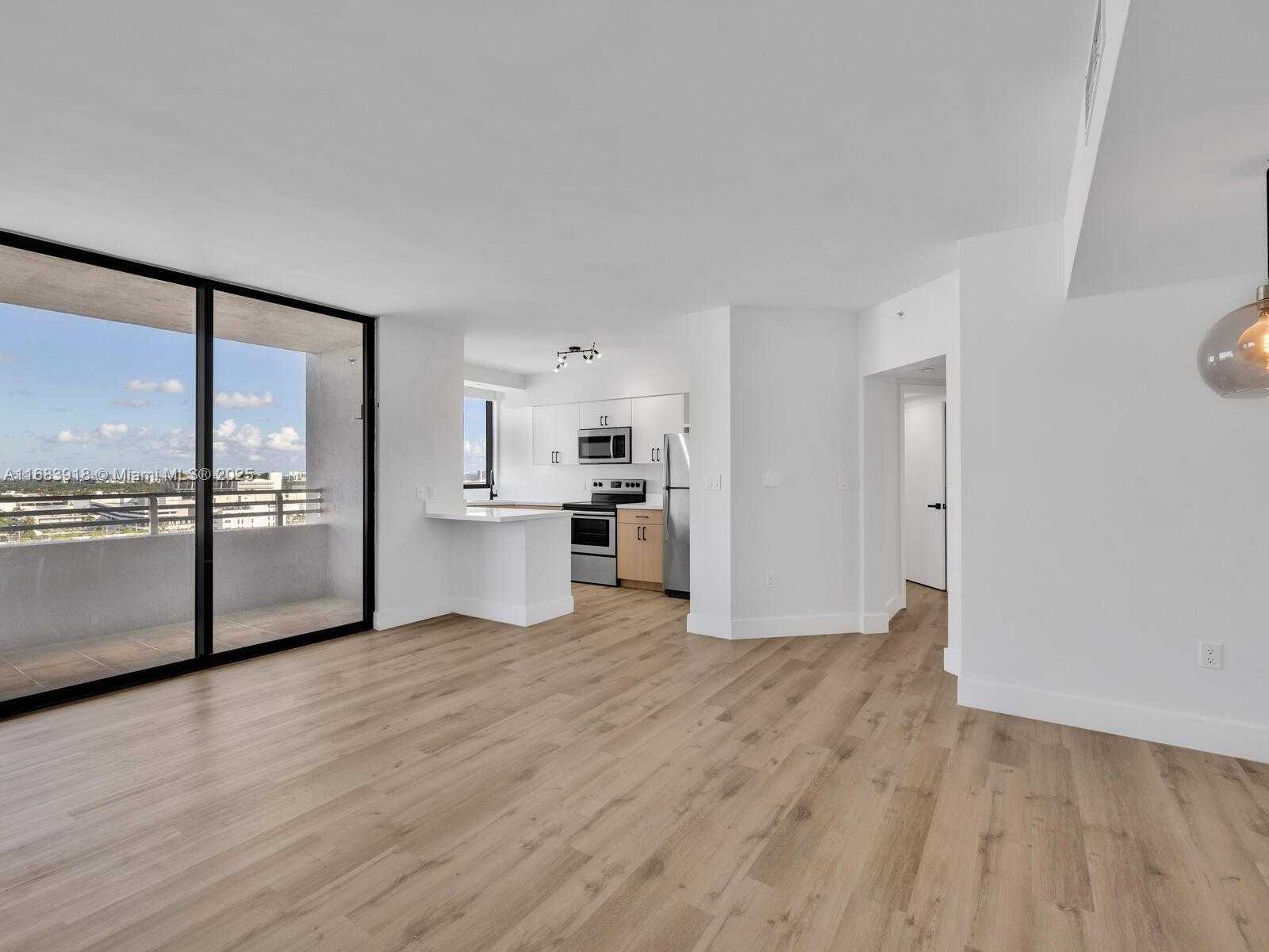 Small Image of 1330 WEST AVE #1511, Miami Beach Number 3