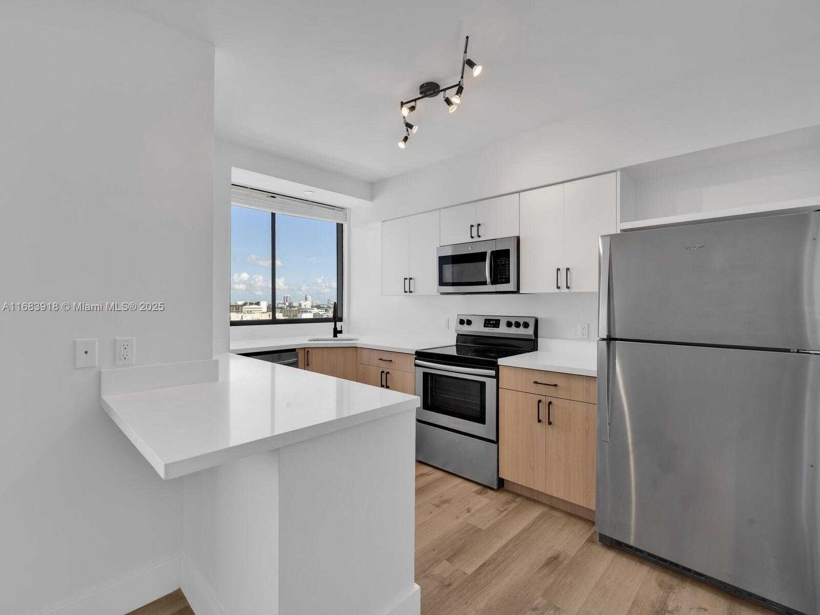 Small Image of 1330 WEST AVE #1511, Miami Beach Number 37