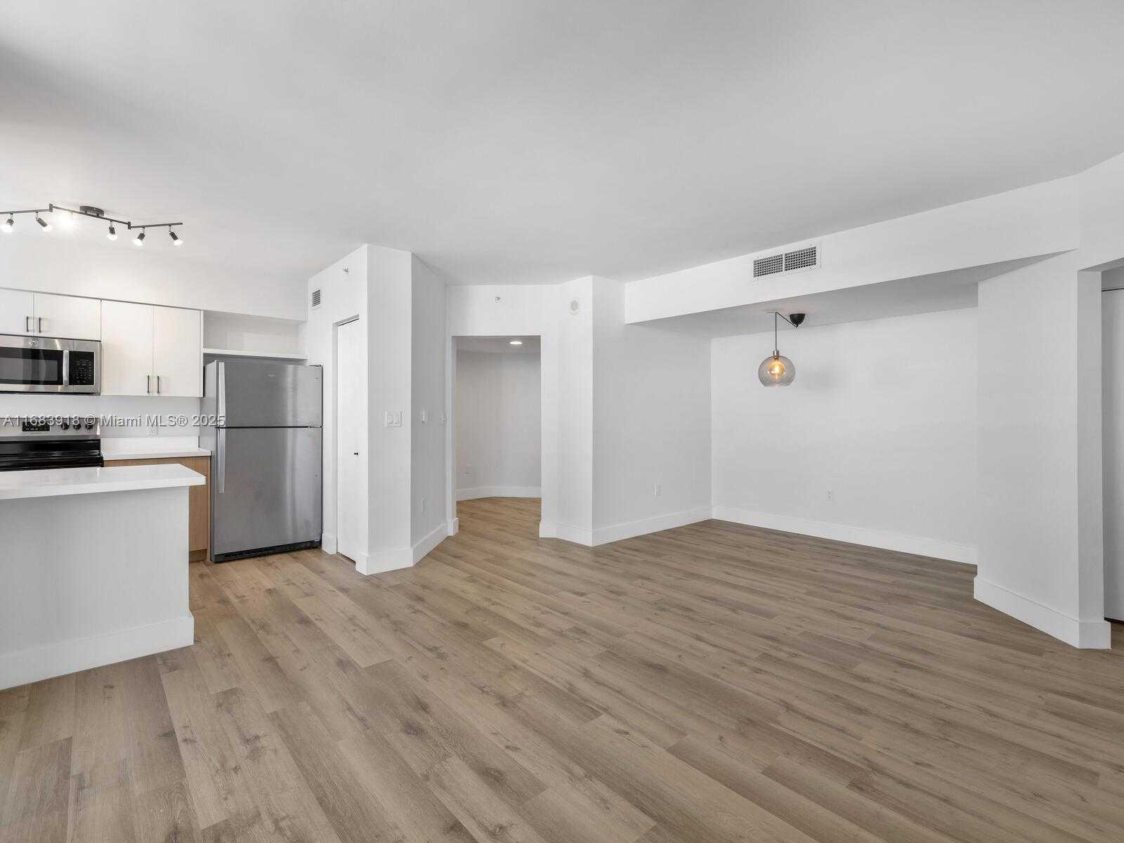 Small Image of 1330 WEST AVE #1511, Miami Beach Number 6