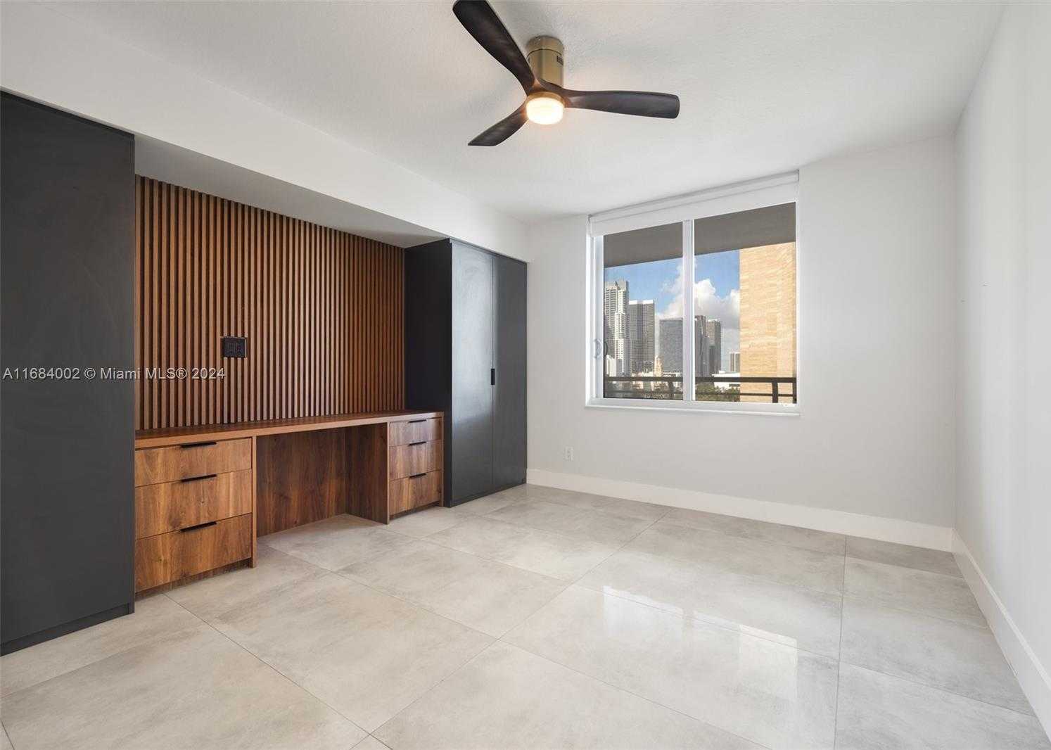 Small Image of 335 SOUTH BISCAYNE BLVD #1502, Miami Number 4