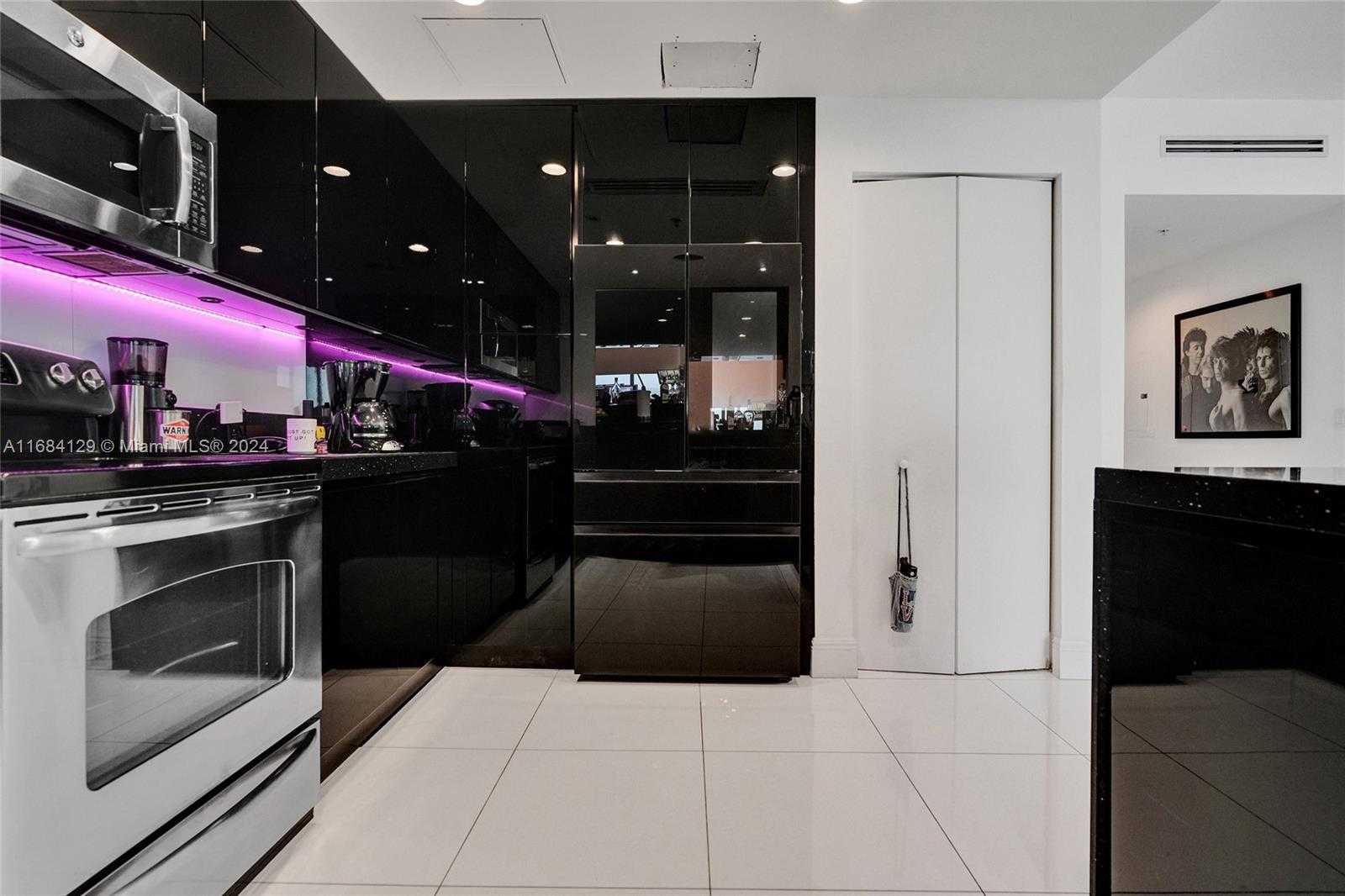 Small Image of 7901 HISPANOLA AVE #1601, North Bay Village Number 11