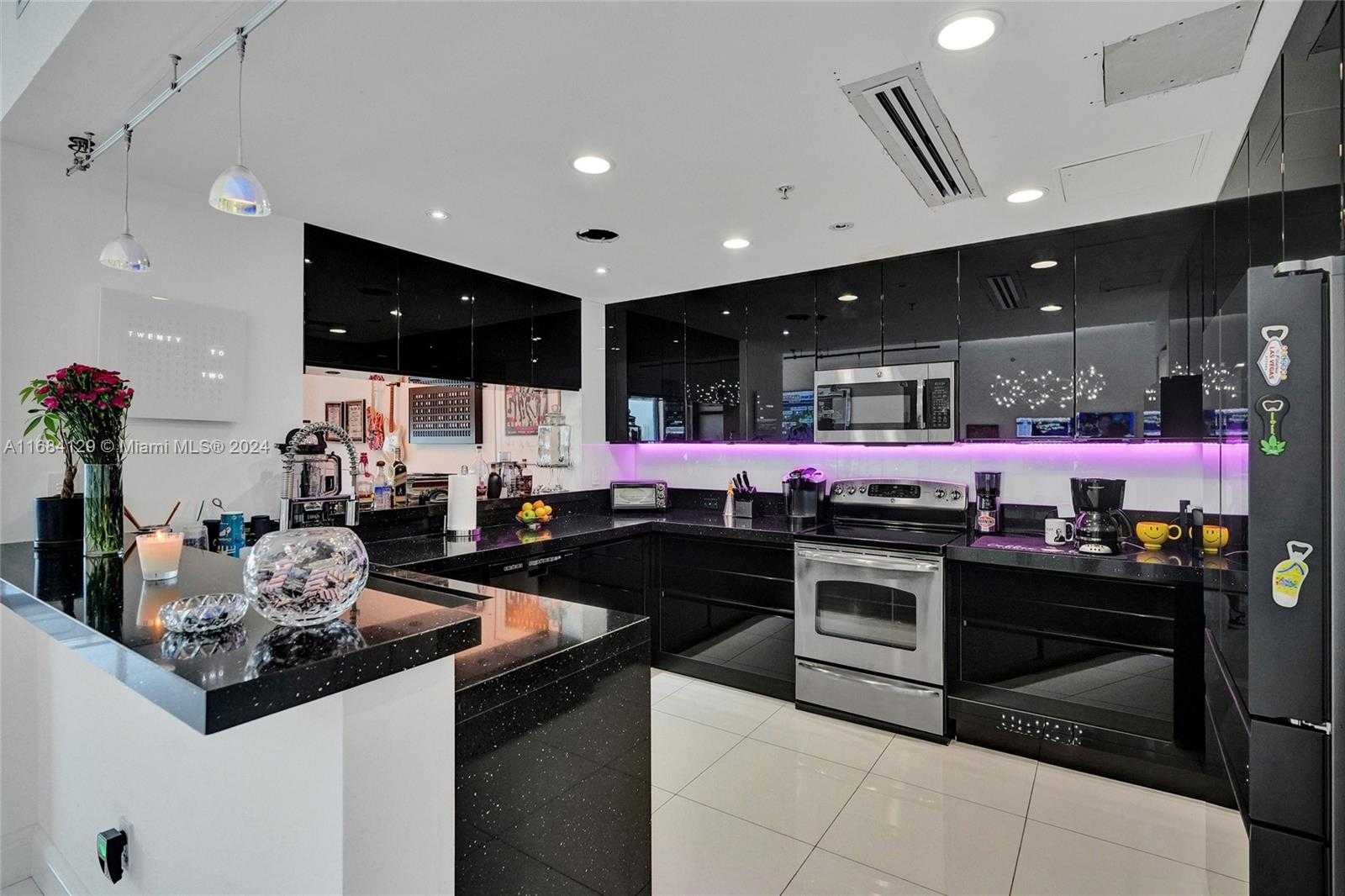 Small Image of 7901 HISPANOLA AVE #1601, North Bay Village Number 8