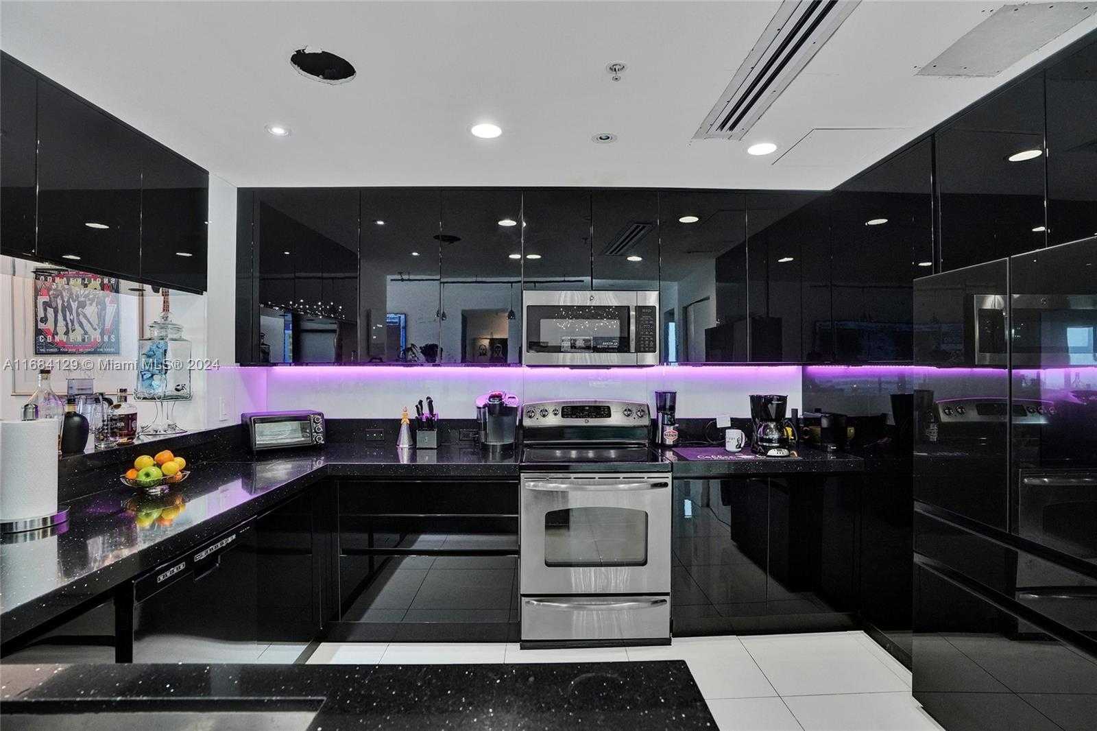Small Image of 7901 HISPANOLA AVE #1601, North Bay Village Number 9