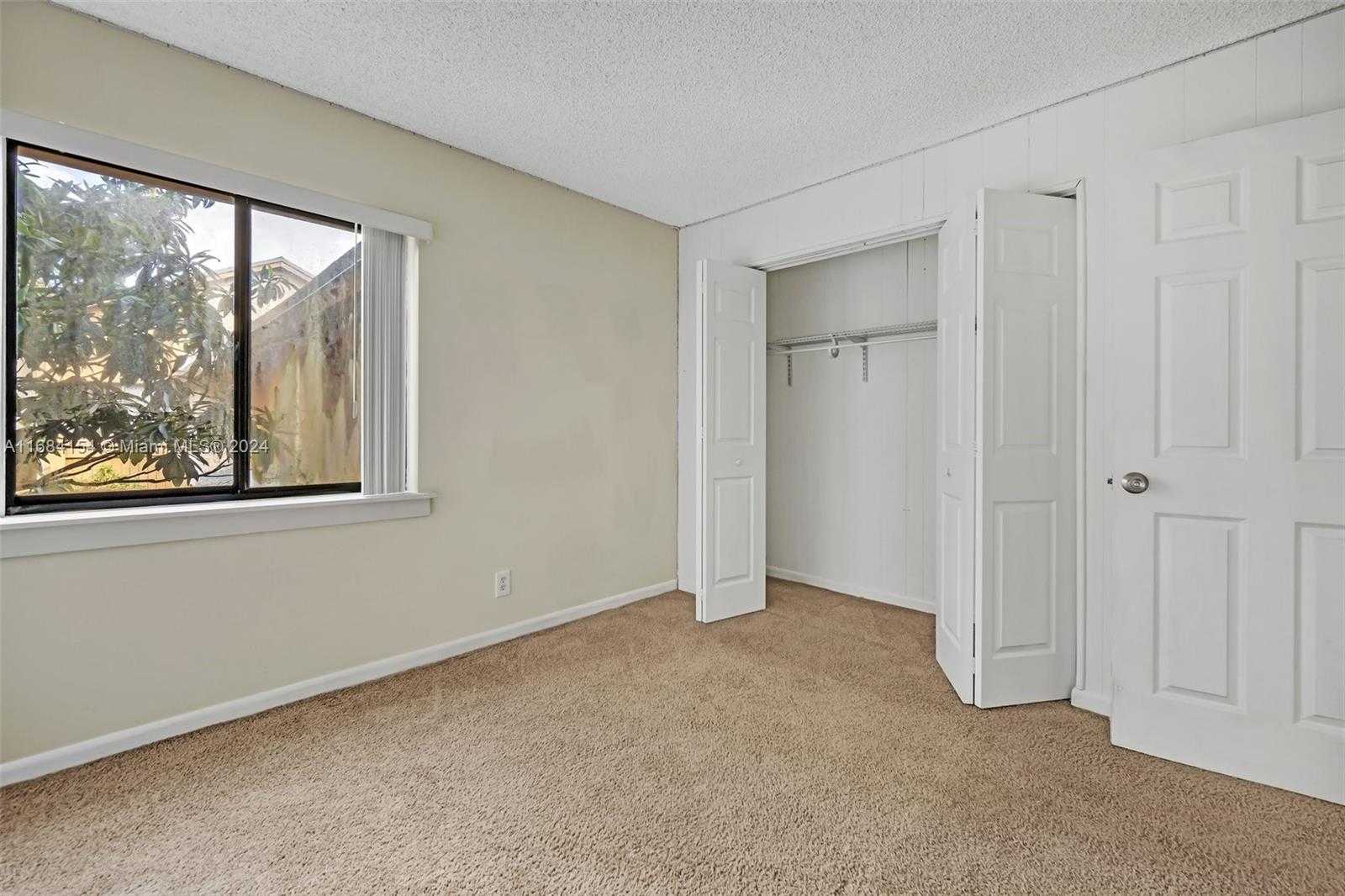 Small Image of 66 Wimbledon Lakes Dr, Plantation, FL 33324, USA Number 10