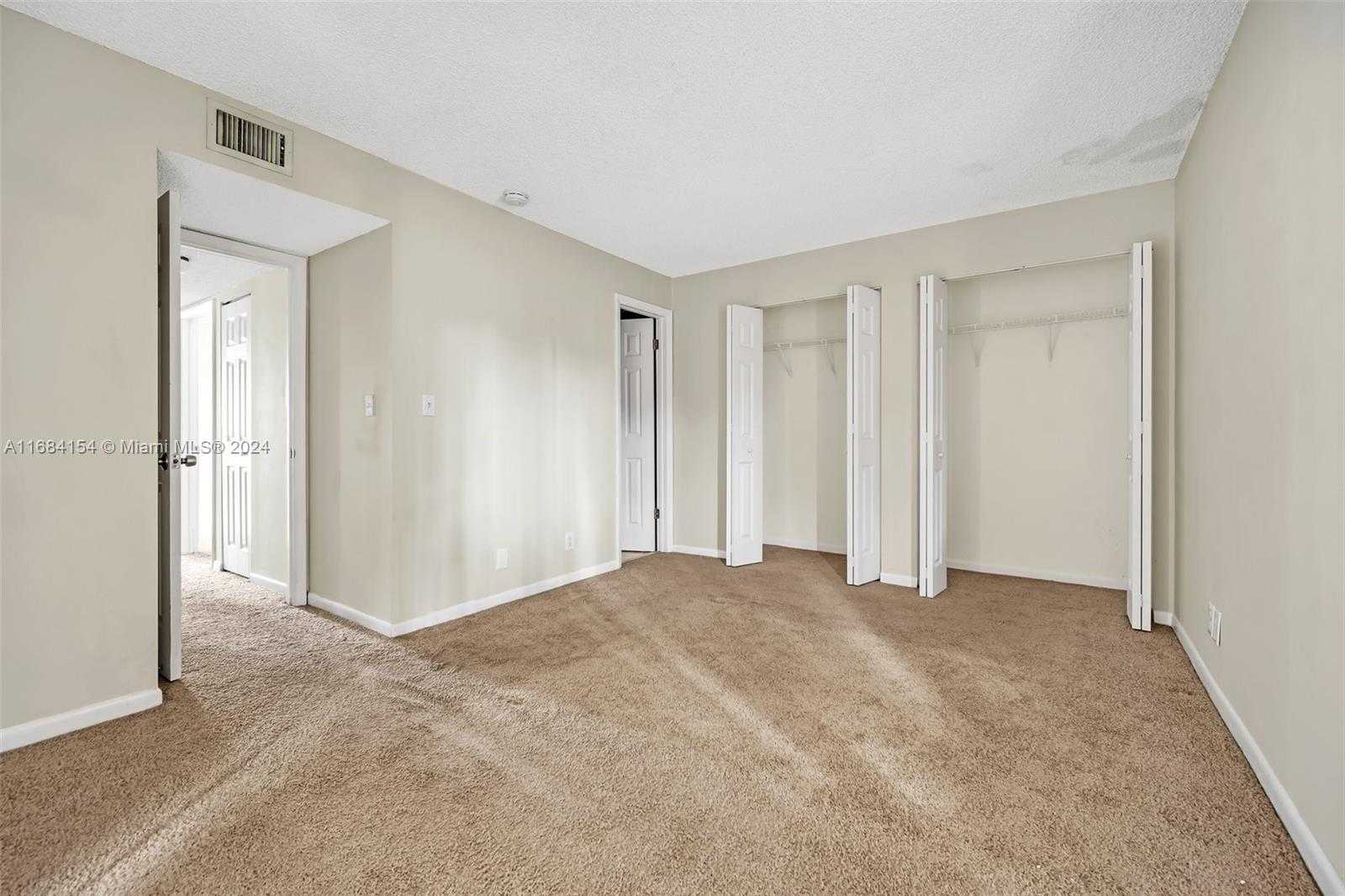 Small Image of 66 Wimbledon Lakes Dr, Plantation, FL 33324, USA Number 12