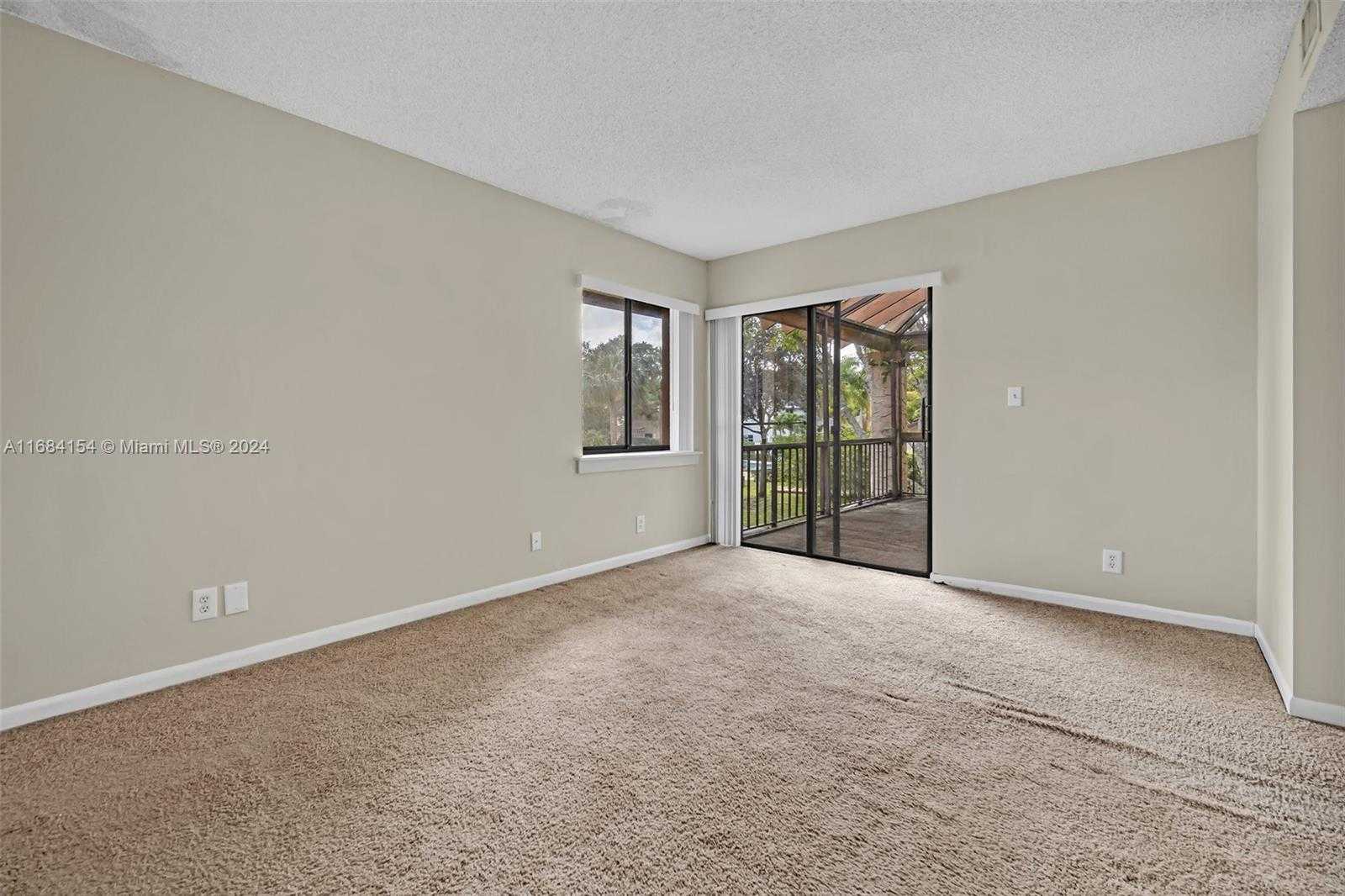 Small Image of 66 Wimbledon Lakes Dr, Plantation, FL 33324, USA Number 13