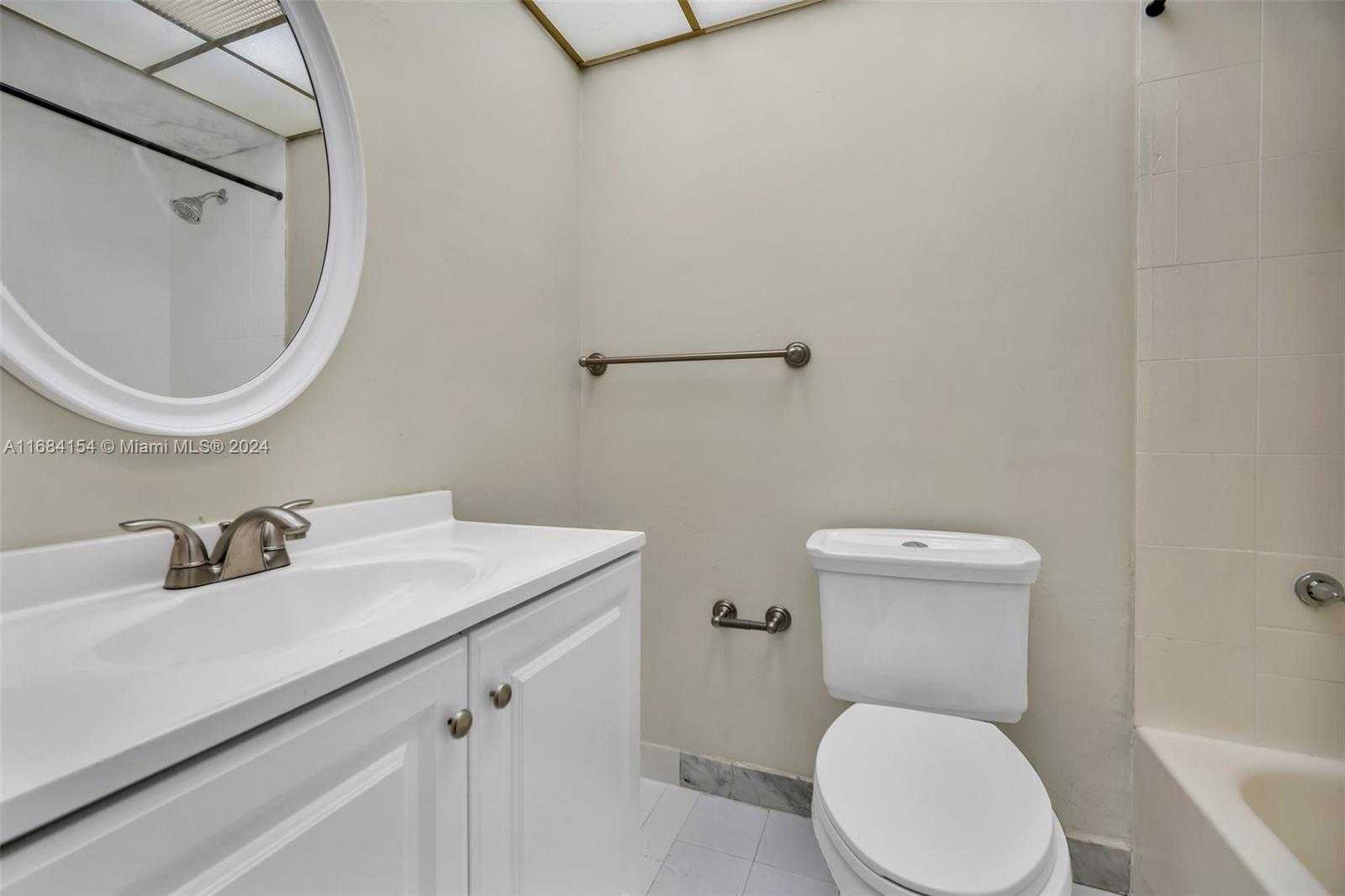 Small Image of 66 Wimbledon Lakes Dr, Plantation, FL 33324, USA Number 17