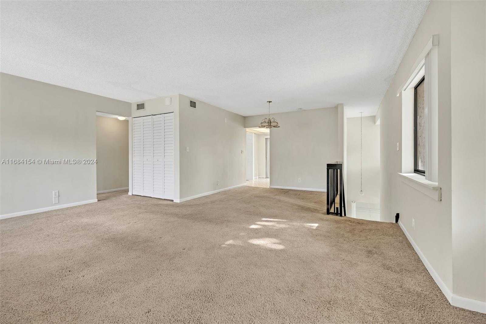 Small Image of 66 Wimbledon Lakes Dr, Plantation, FL 33324, USA Number 2