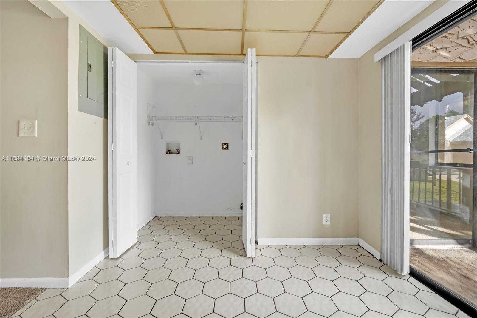 Small Image of 66 Wimbledon Lakes Dr, Plantation, FL 33324, USA Number 20