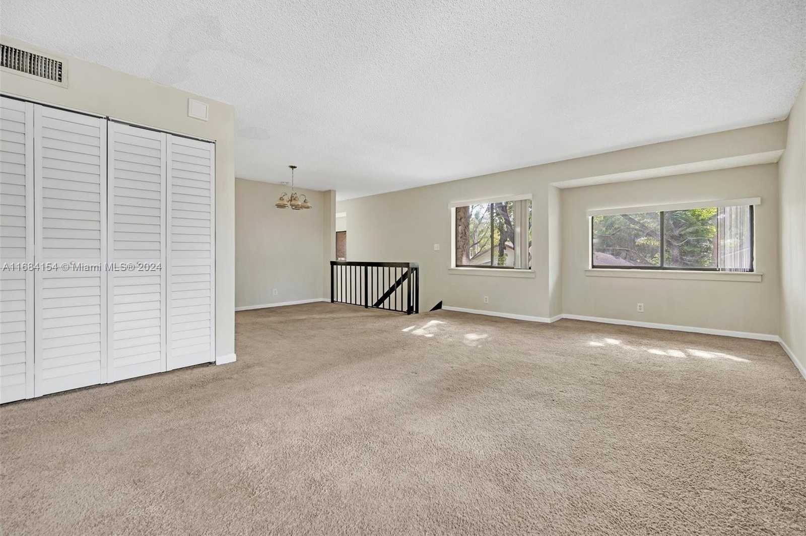 Small Image of 66 Wimbledon Lakes Dr, Plantation, FL 33324, USA Number 3