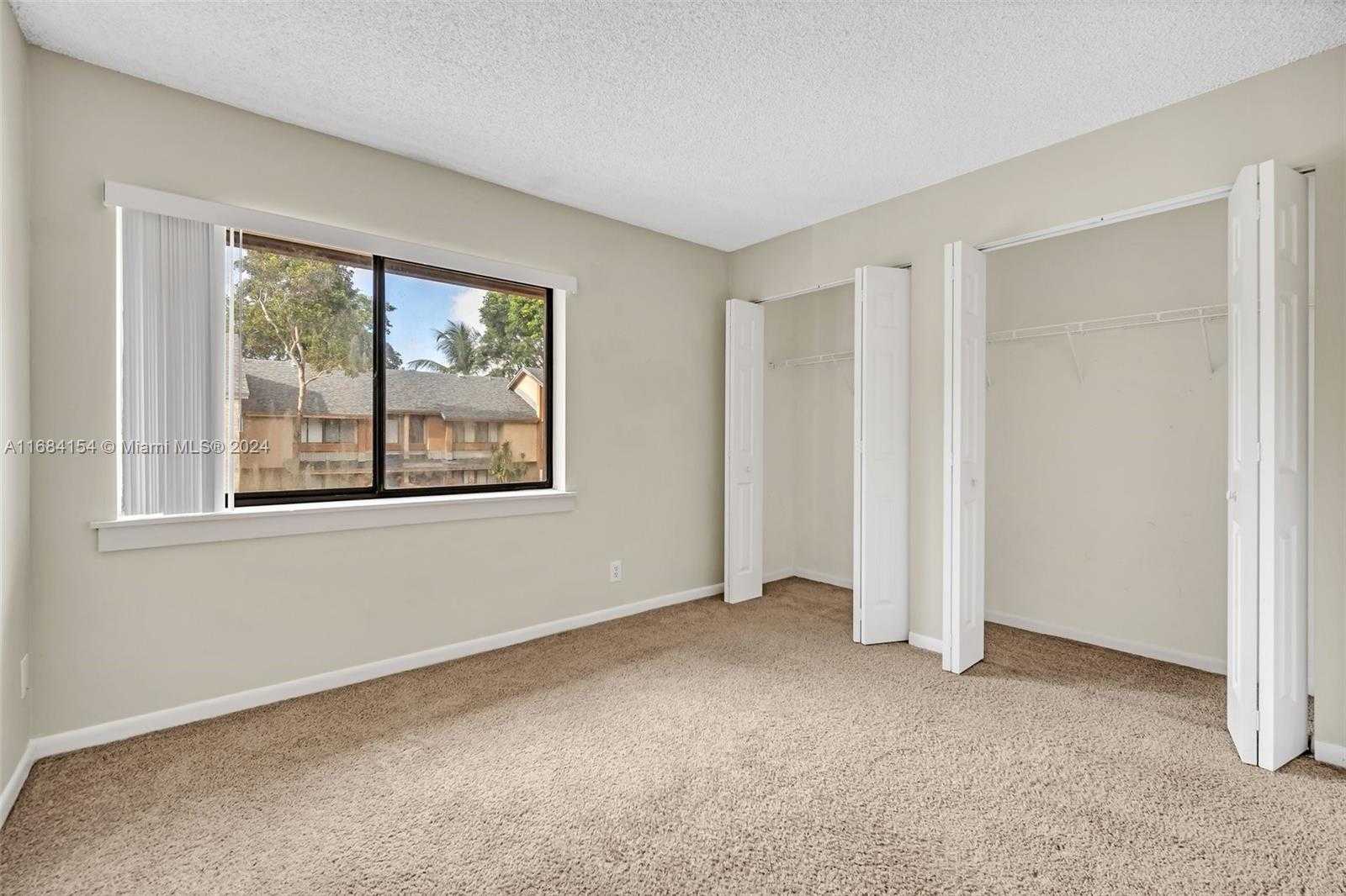 Small Image of 66 Wimbledon Lakes Dr, Plantation, FL 33324, USA Number 9