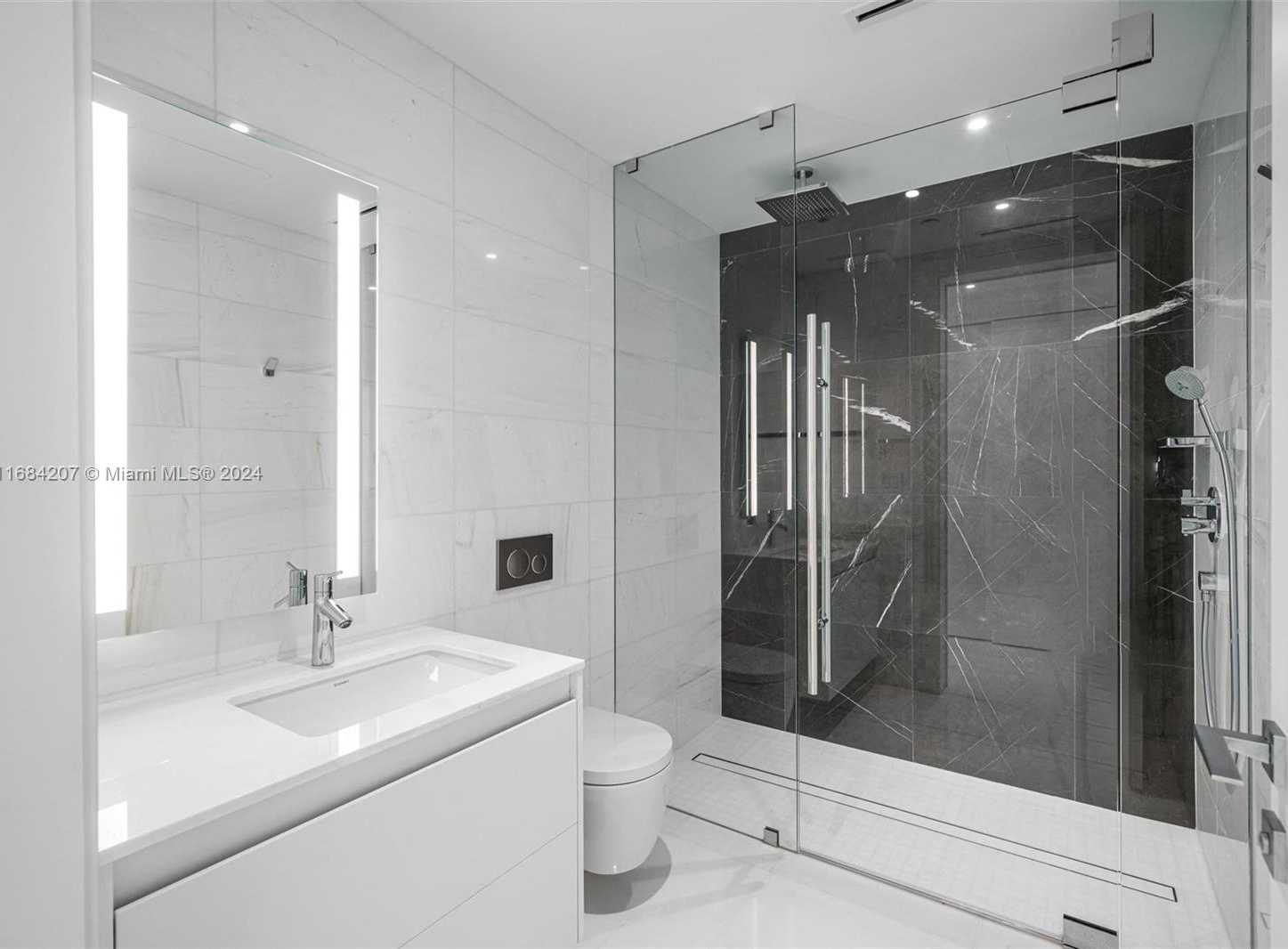 Small Image of 300 BISCAYNE BLVD WAY #2501, Miami Number 20