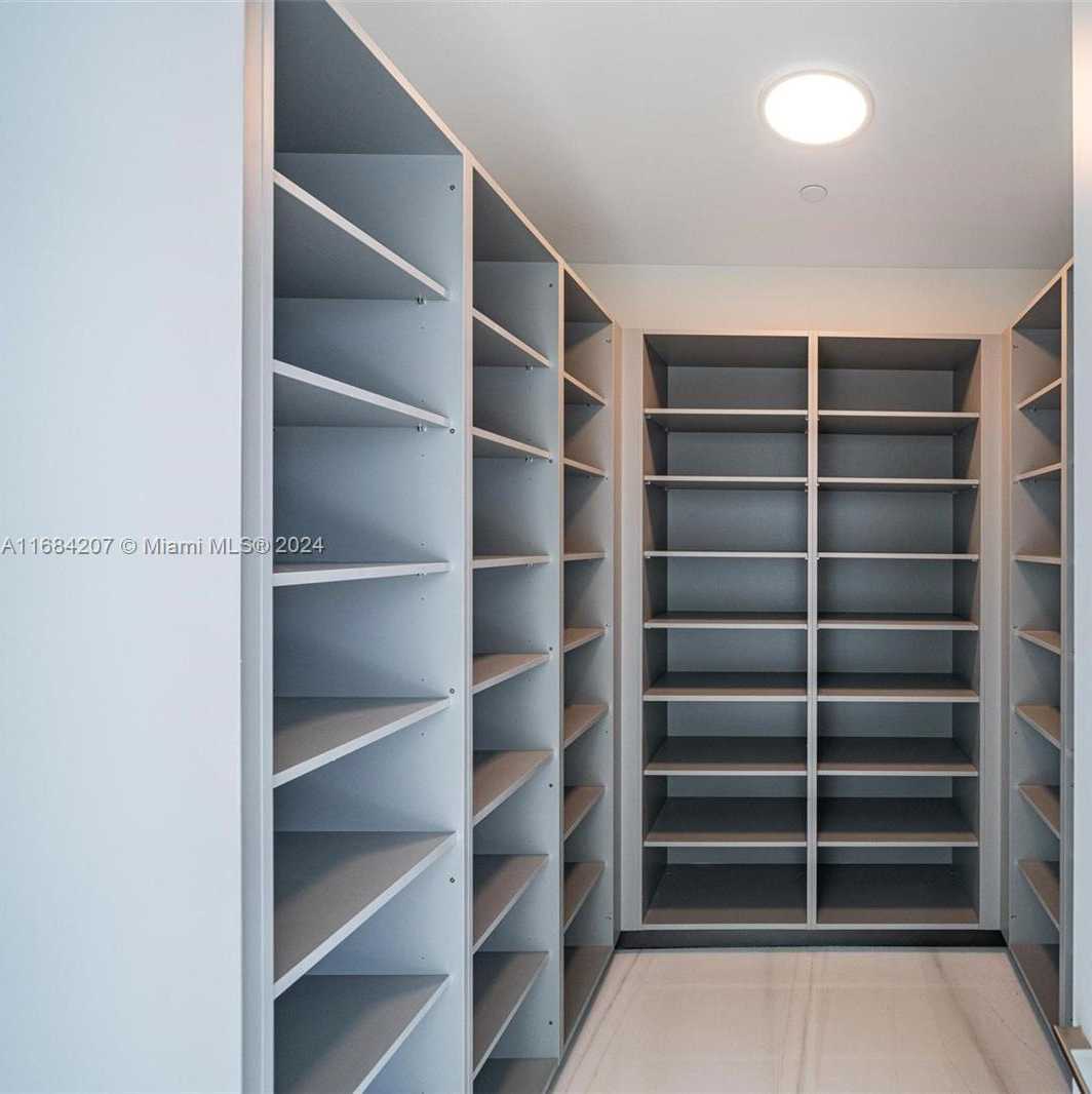 Small Image of 300 BISCAYNE BLVD WAY #2501, Miami Number 9
