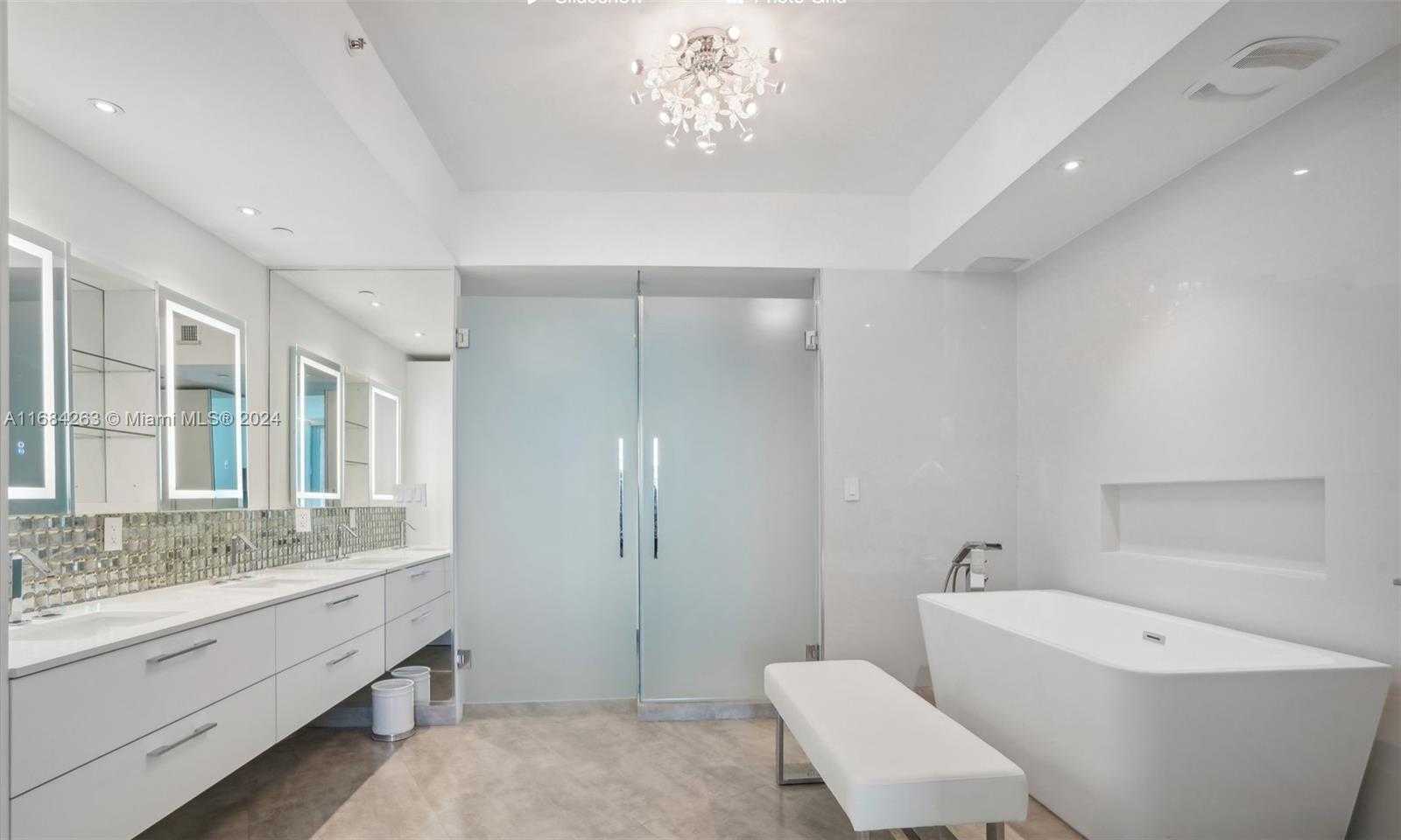 Small Image of 300 SOUTH POINTE DR #3502, Miami Beach Number 15