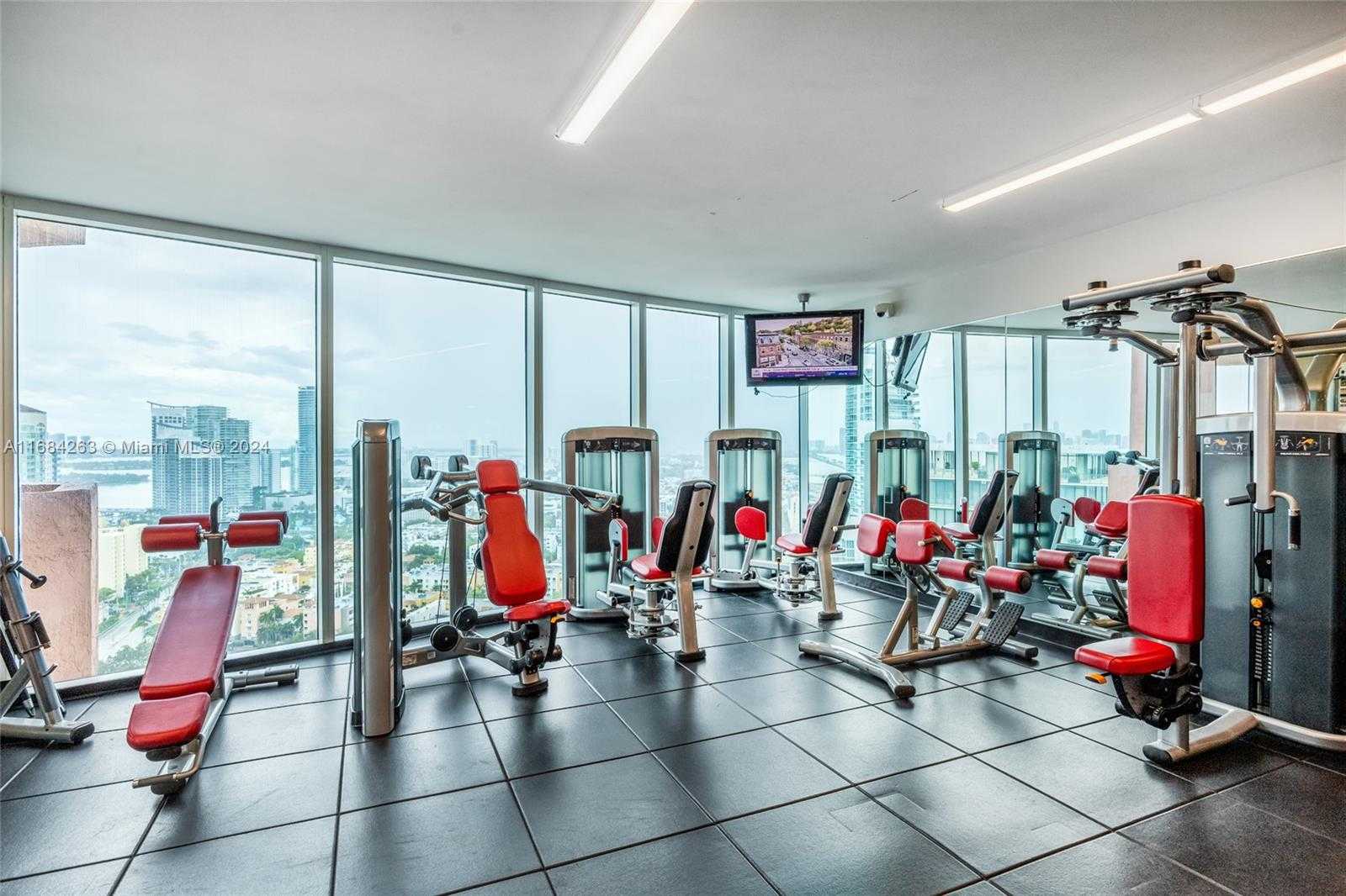 Small Image of 300 SOUTH POINTE DR #3502, Miami Beach Number 28