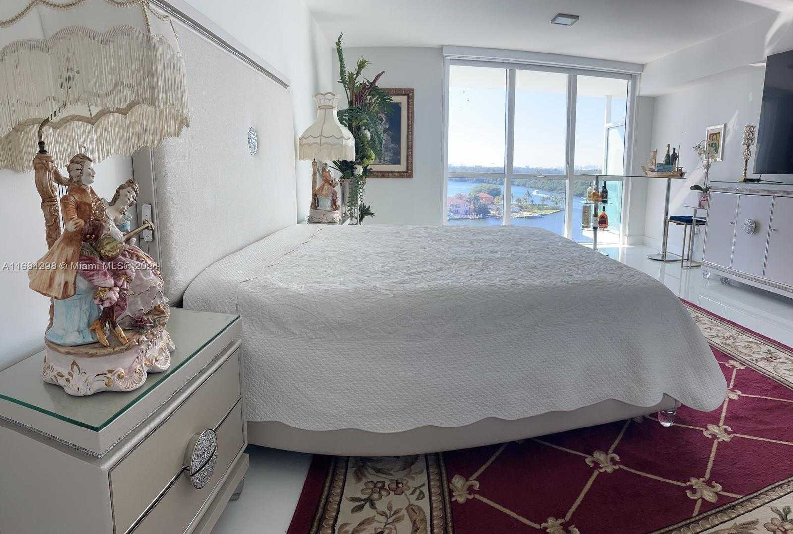 Small Image of 400 Sunny Isles Blvd, Sunny Isles Beach, FL 33160, USA Number 2