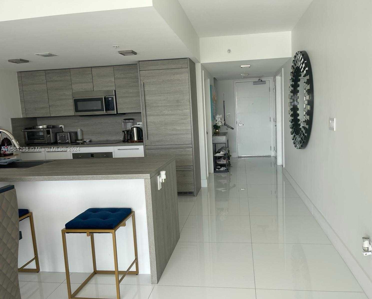 Small Image of 400 Sunny Isles Blvd, Sunny Isles Beach, FL 33160, USA Number 6