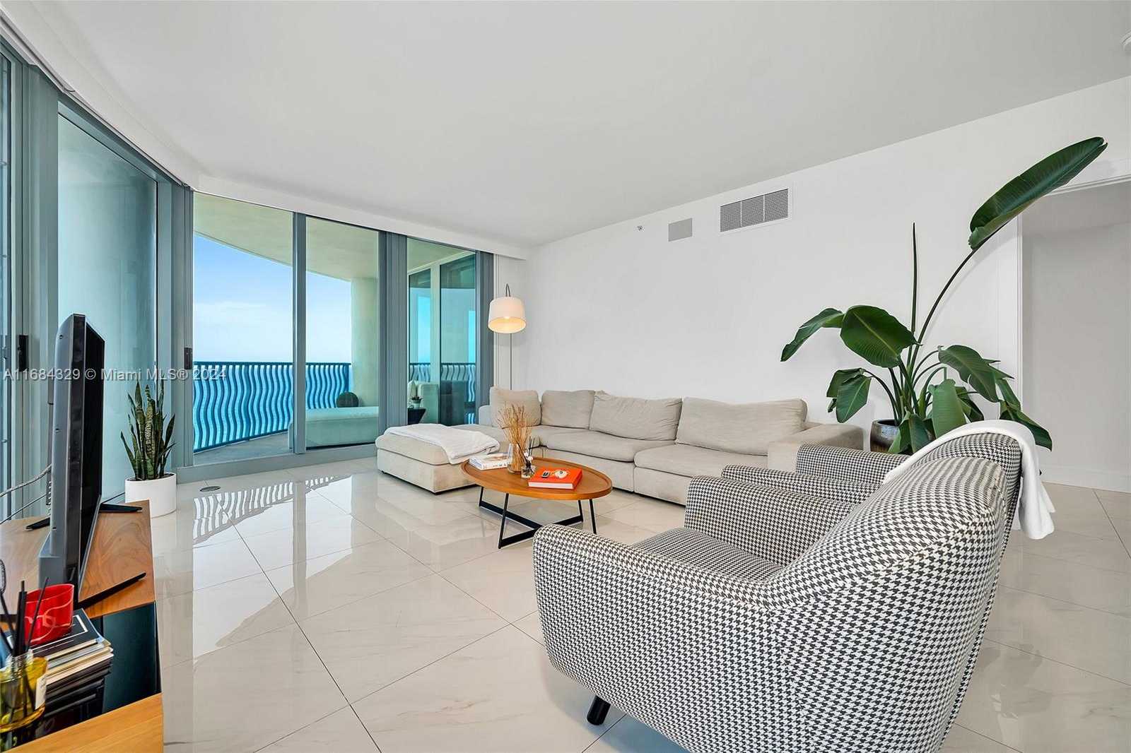 Small Image of 1500 OCEAN DR #1201, Miami Beach Number 11