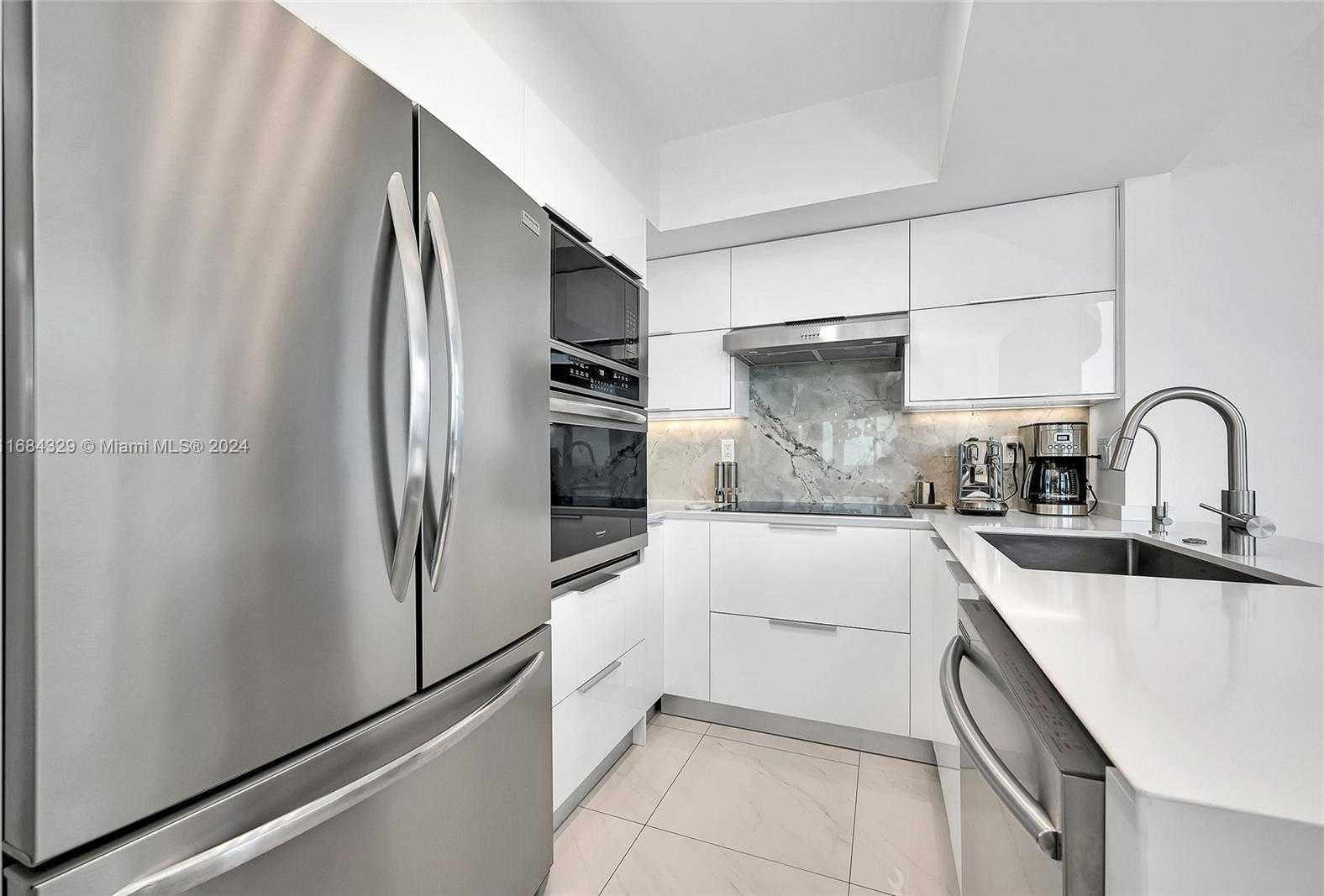 Small Image of 1500 OCEAN DR #1201, Miami Beach Number 20