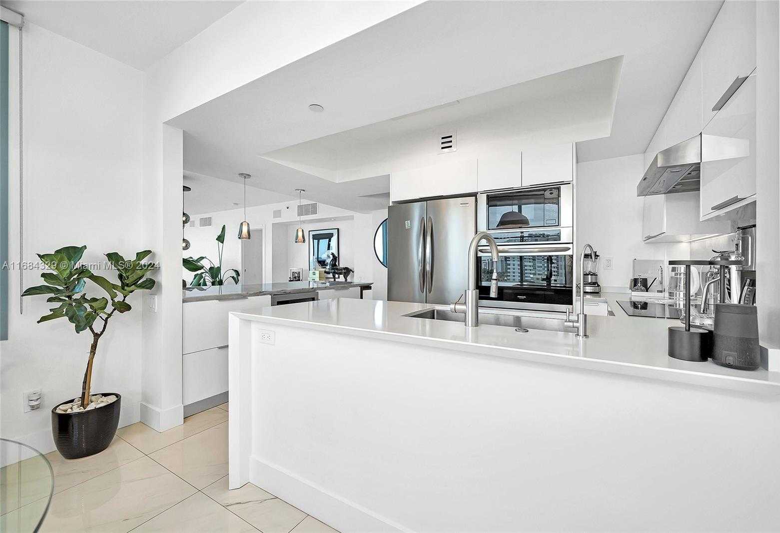 Small Image of 1500 OCEAN DR #1201, Miami Beach Number 22