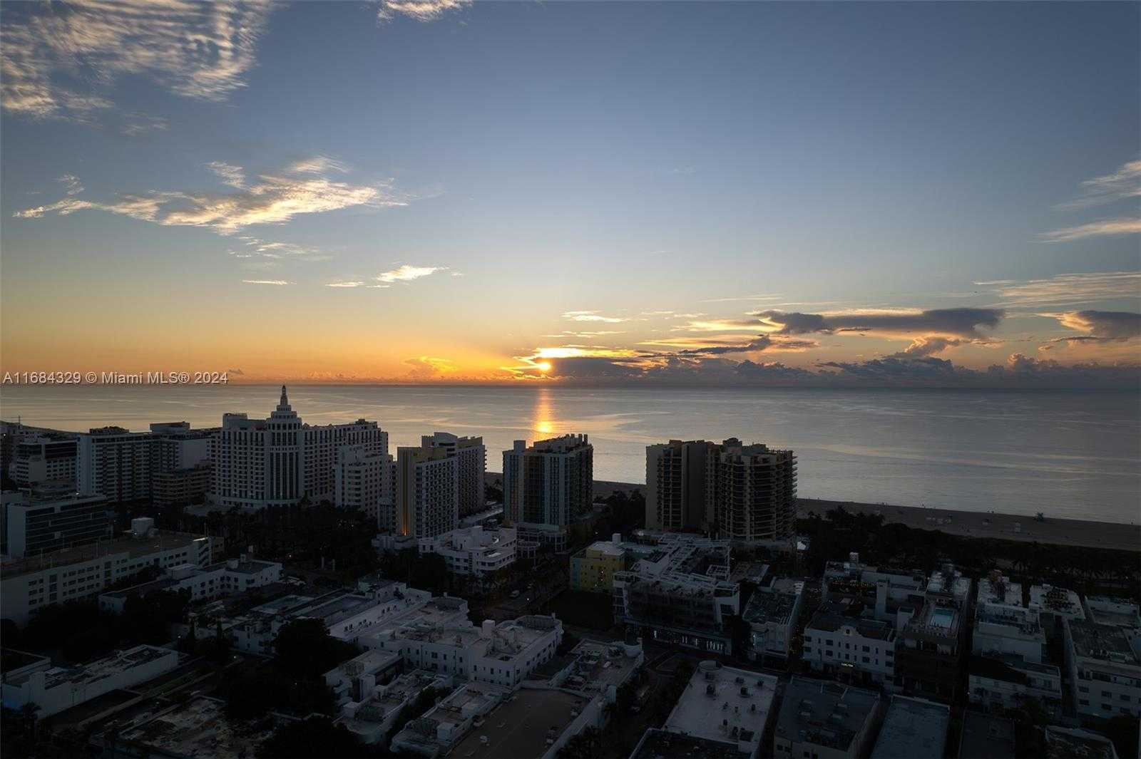 Small Image of 1500 OCEAN DR #1201, Miami Beach Number 3