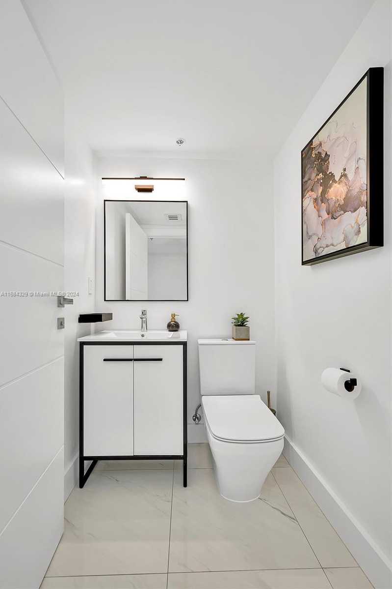 Small Image of 1500 OCEAN DR #1201, Miami Beach Number 37