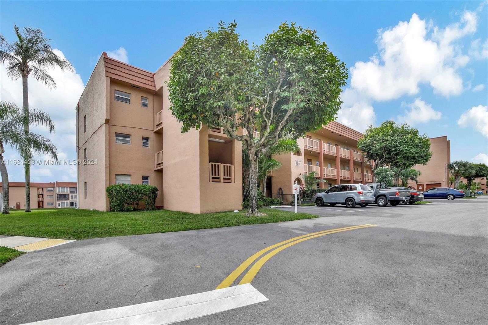 Small Image of 9540 SUNRISE LAKES BLVD #103, Sunrise Number 10