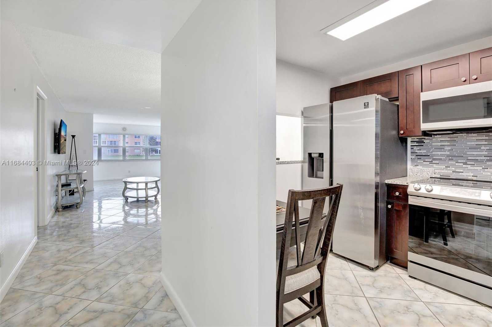 Small Image of 9540 SUNRISE LAKES BLVD #103, Sunrise Number 12