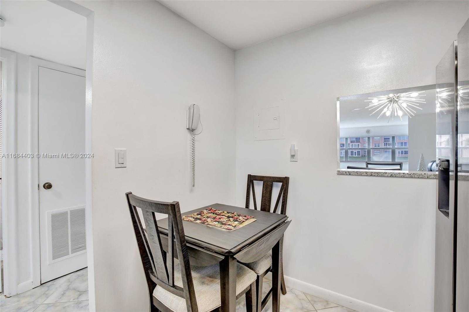 Small Image of 9540 SUNRISE LAKES BLVD #103, Sunrise Number 16