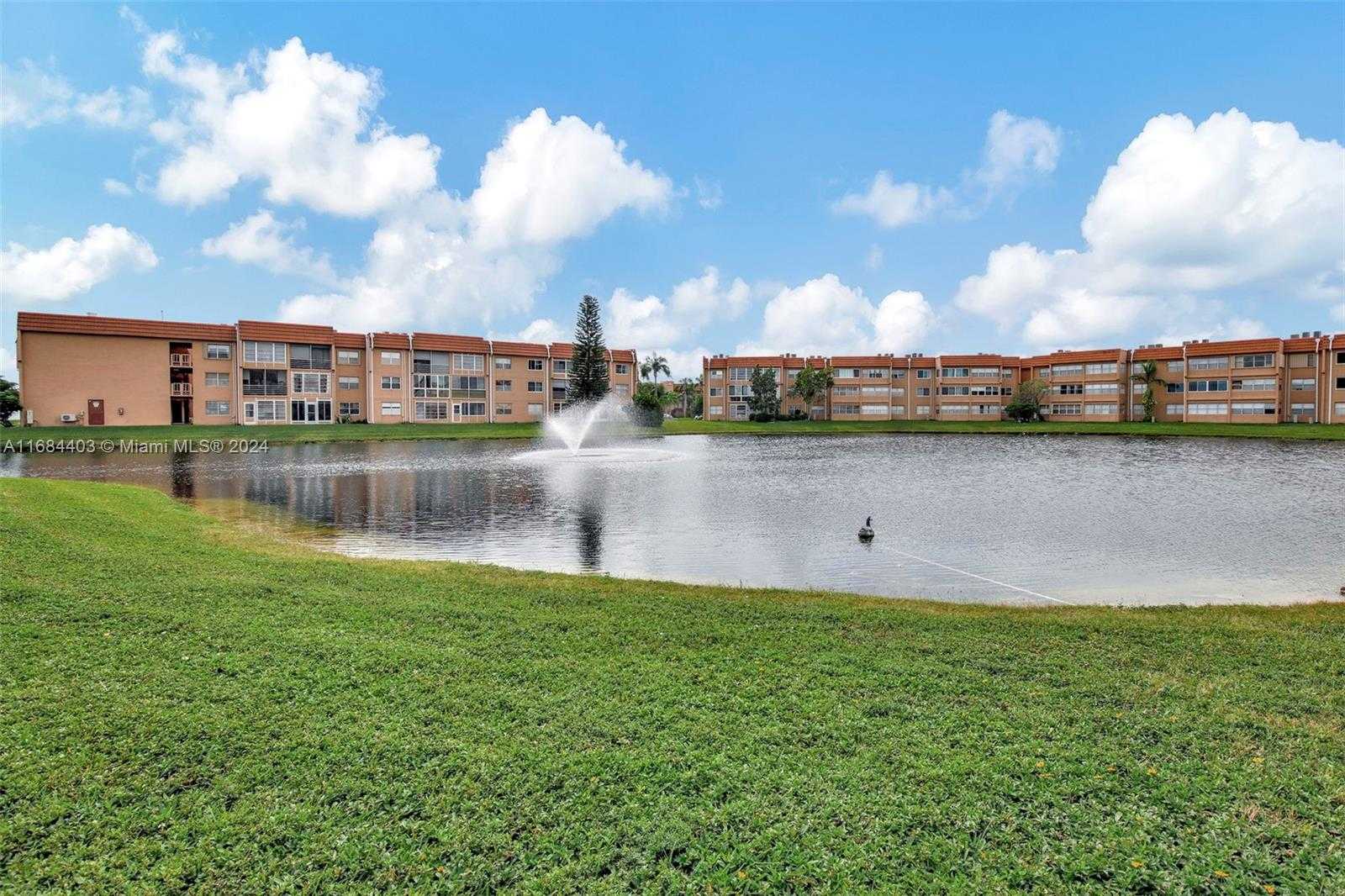 Small Image of 9540 SUNRISE LAKES BLVD #103, Sunrise Number 28