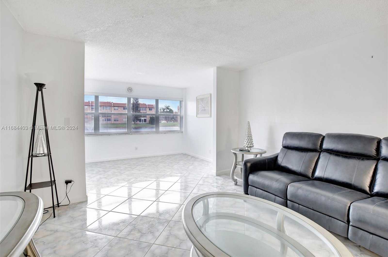 Small Image of 9540 SUNRISE LAKES BLVD #103, Sunrise Number 3