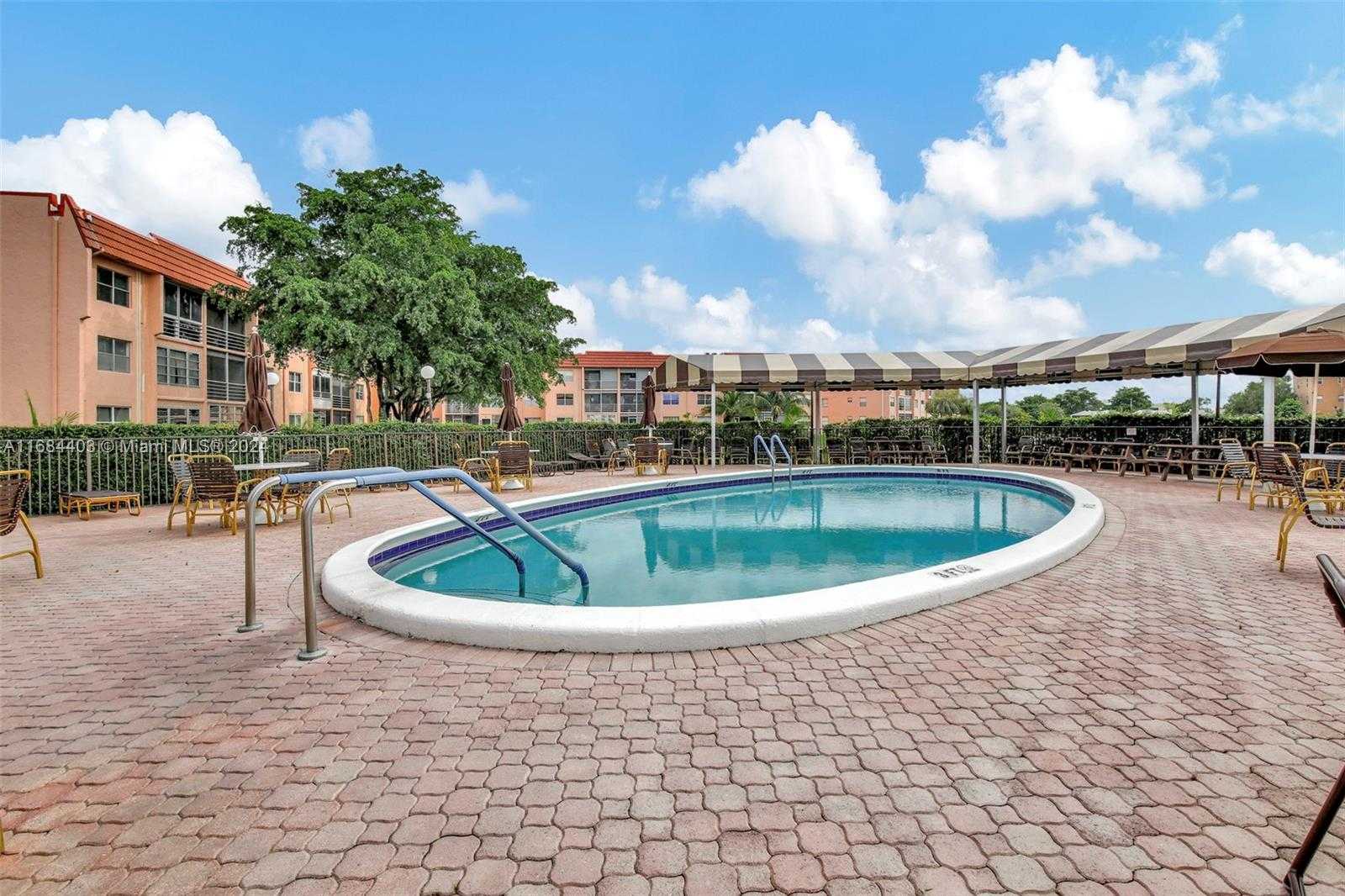 Small Image of 9540 SUNRISE LAKES BLVD #103, Sunrise Number 31