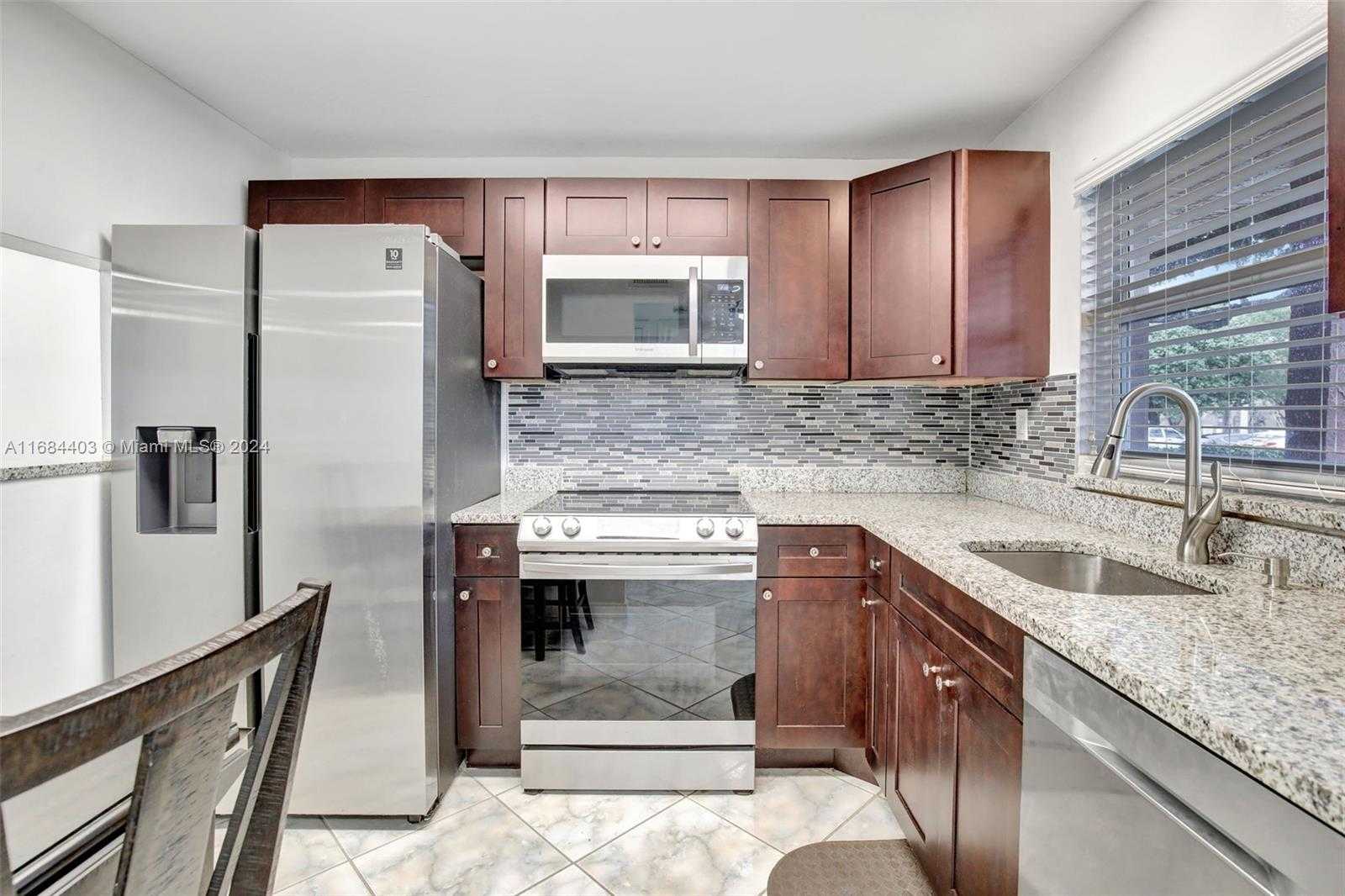 Small Image of 9540 SUNRISE LAKES BLVD #103, Sunrise Number 4