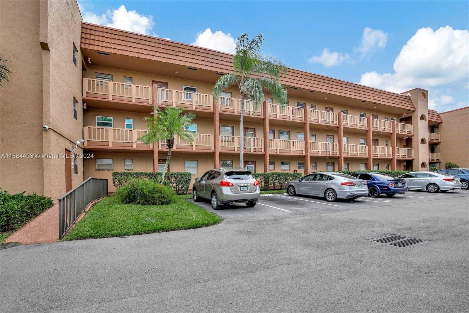 Small Image of 9540 SUNRISE LAKES BLVD #103, Sunrise Number 7