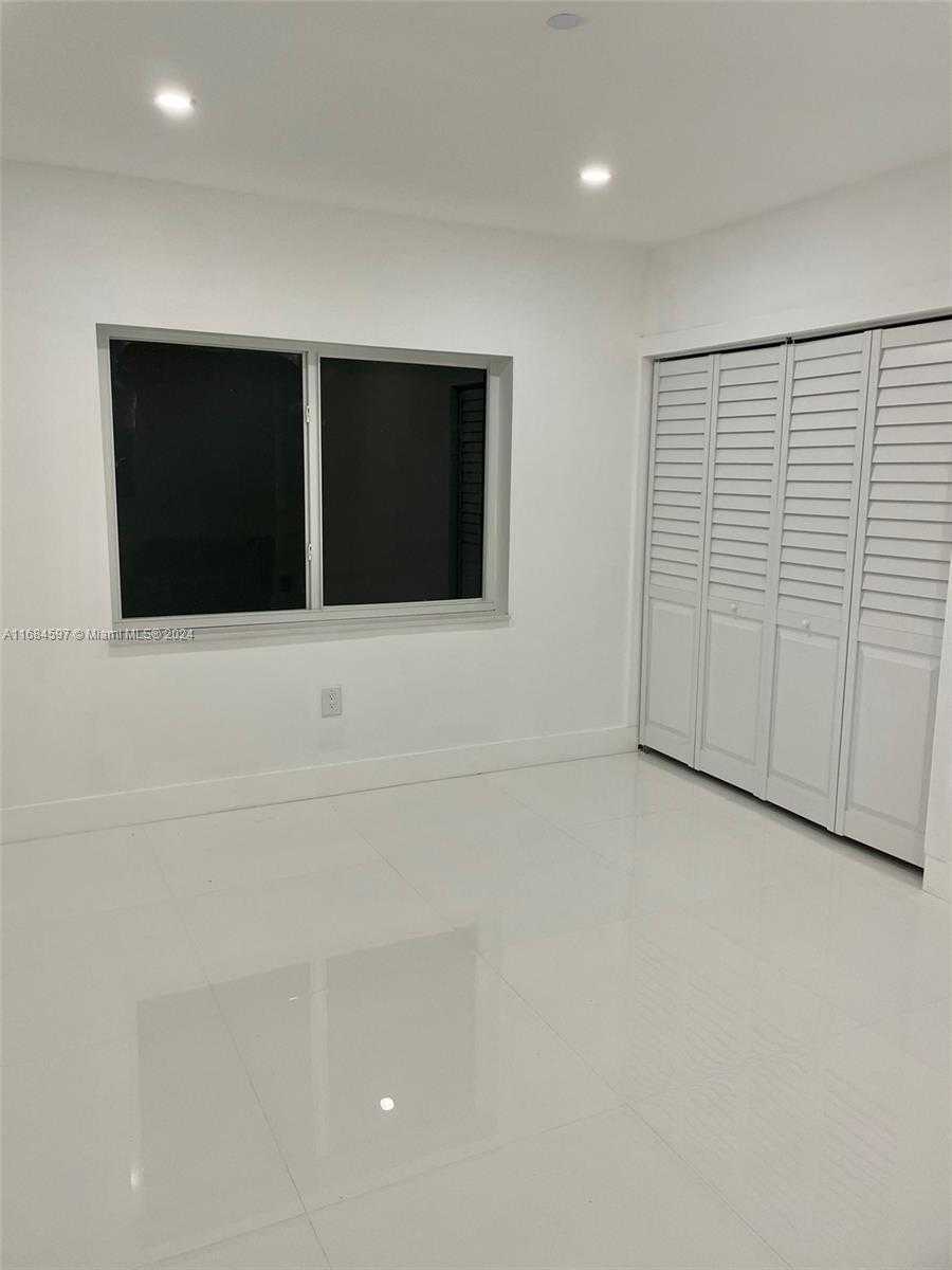 Small Image of 1201 MARSEILLE DR #17, Miami Beach Number 10