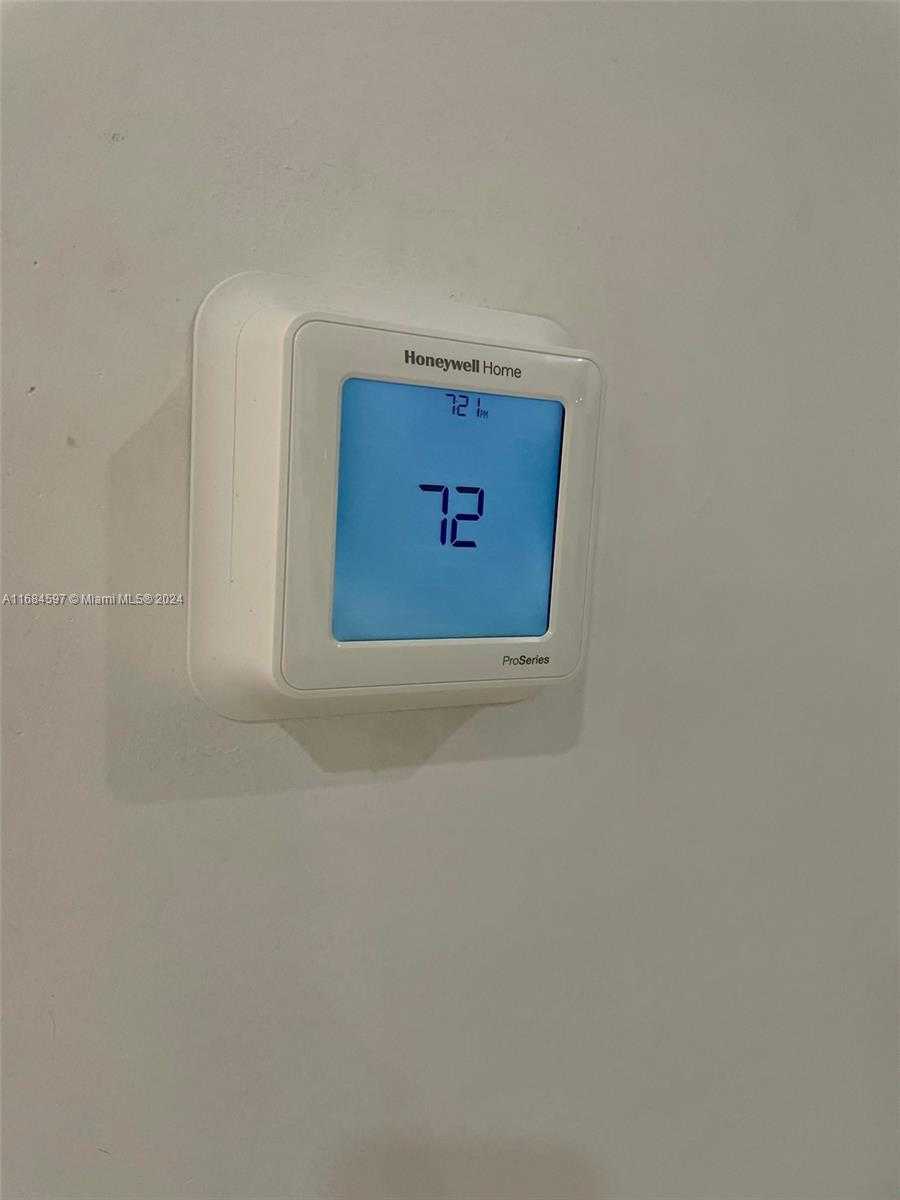 Small Image of 1201 MARSEILLE DR #17, Miami Beach Number 12