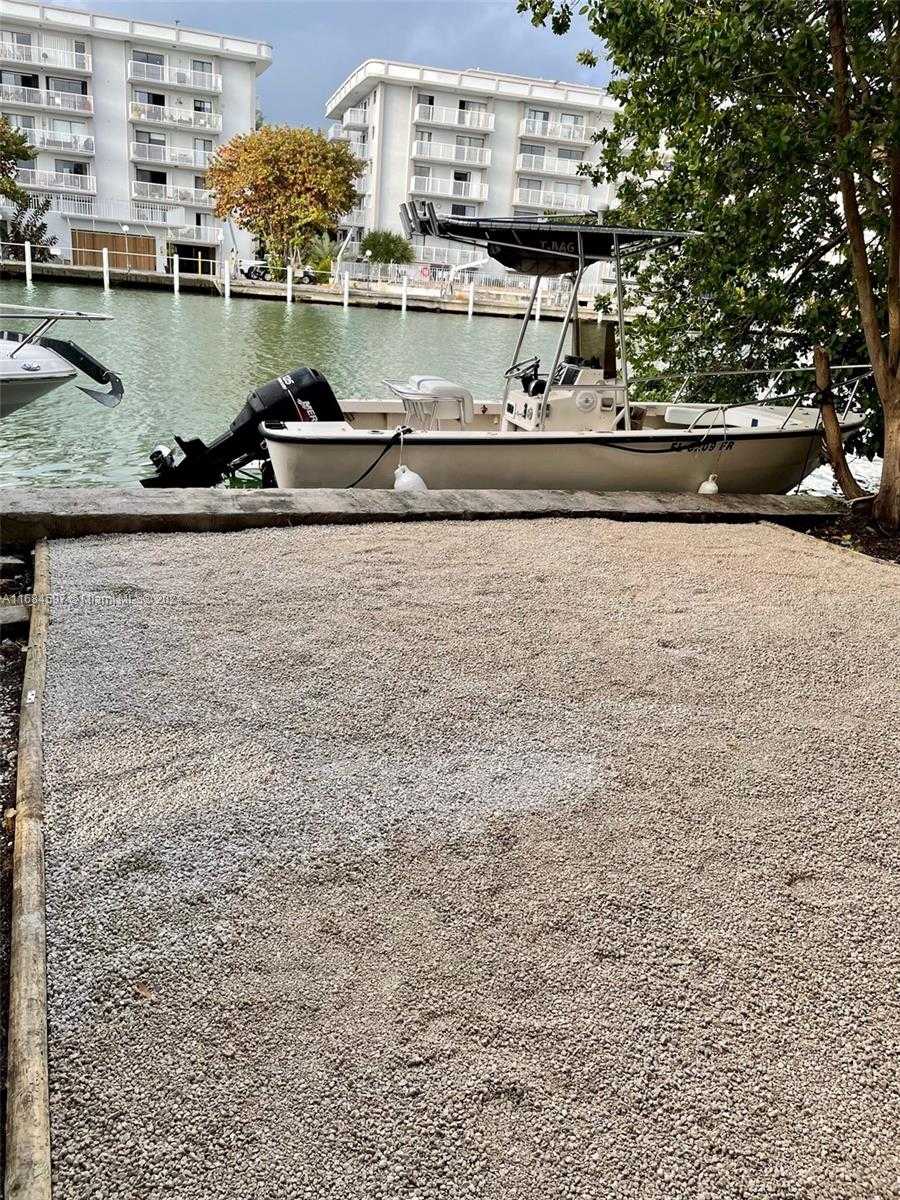 Small Image of 1201 MARSEILLE DR #17, Miami Beach Number 14