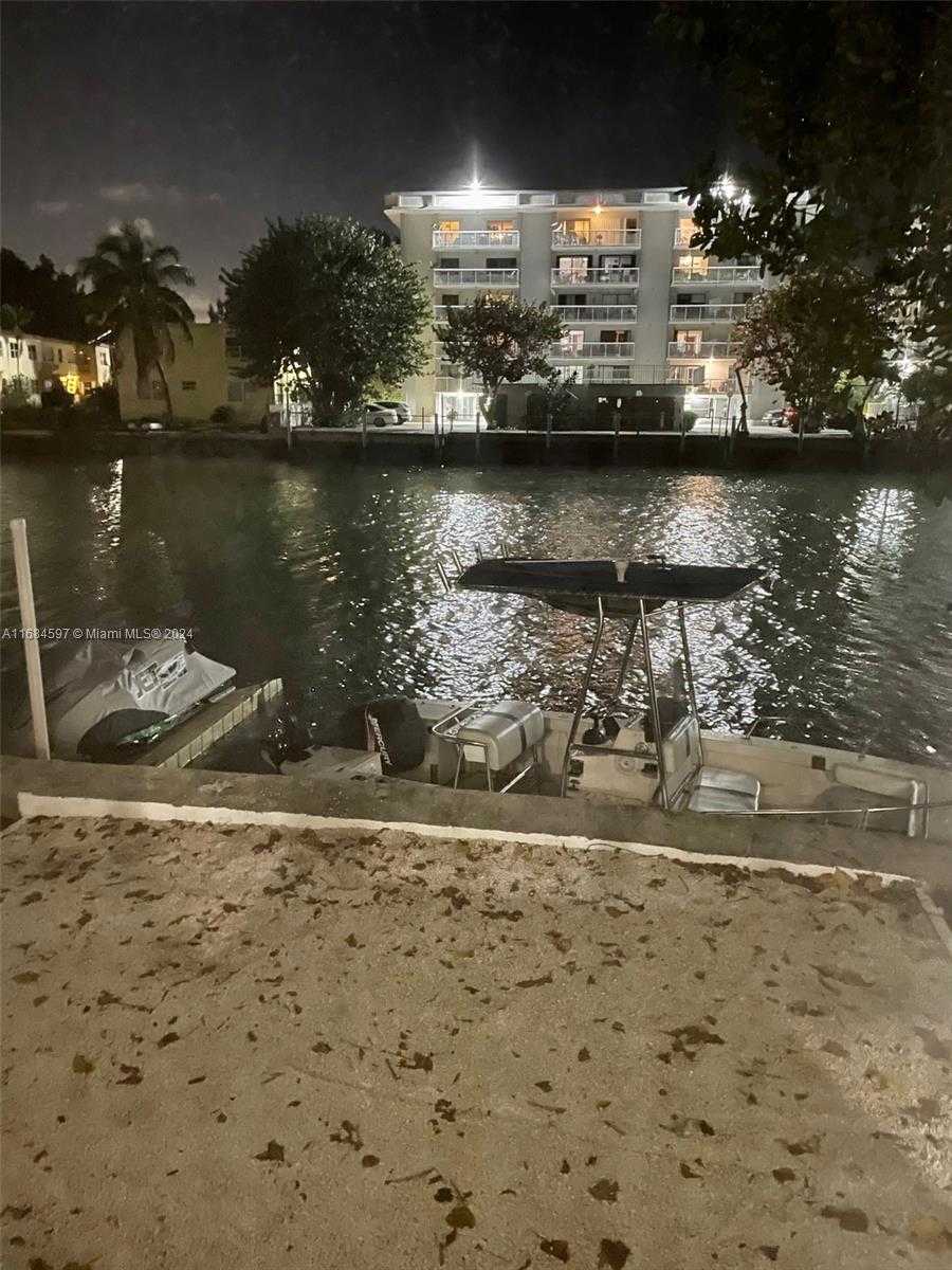 Small Image of 1201 MARSEILLE DR #17, Miami Beach Number 16