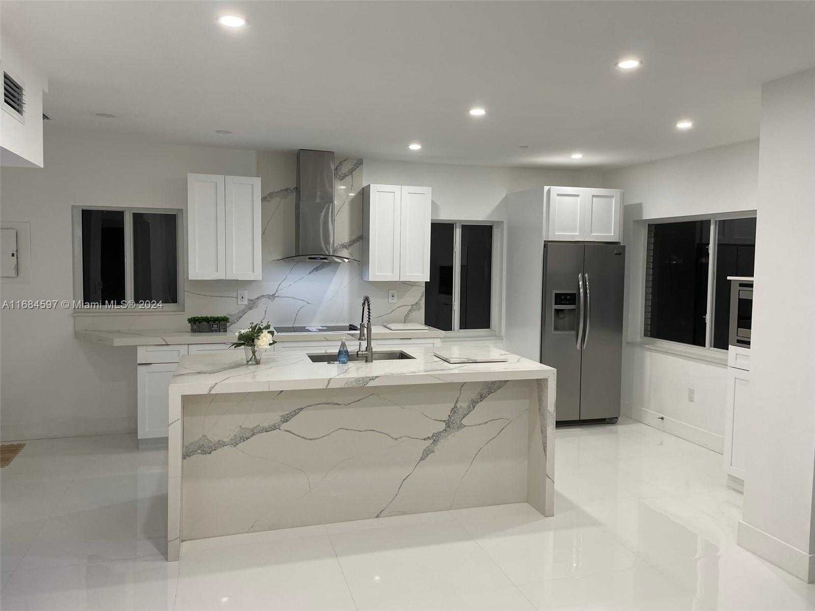 Small Image of 1201 MARSEILLE DR #17, Miami Beach Number 2